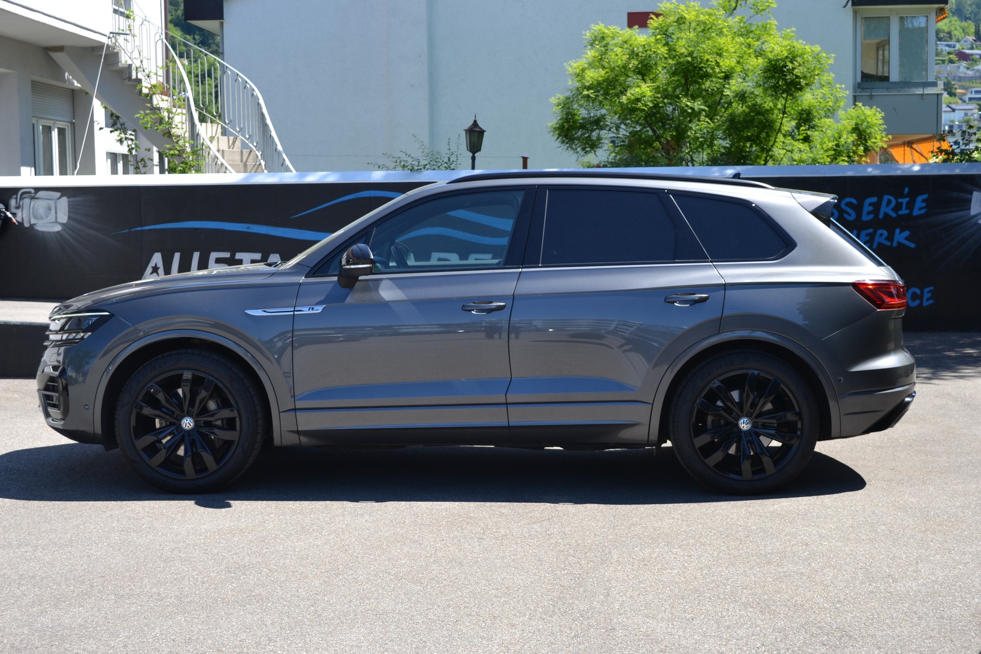 VW Touareg 3.0 TSI R-Line Tiptronic *CH-Fahrzeug*-image-2