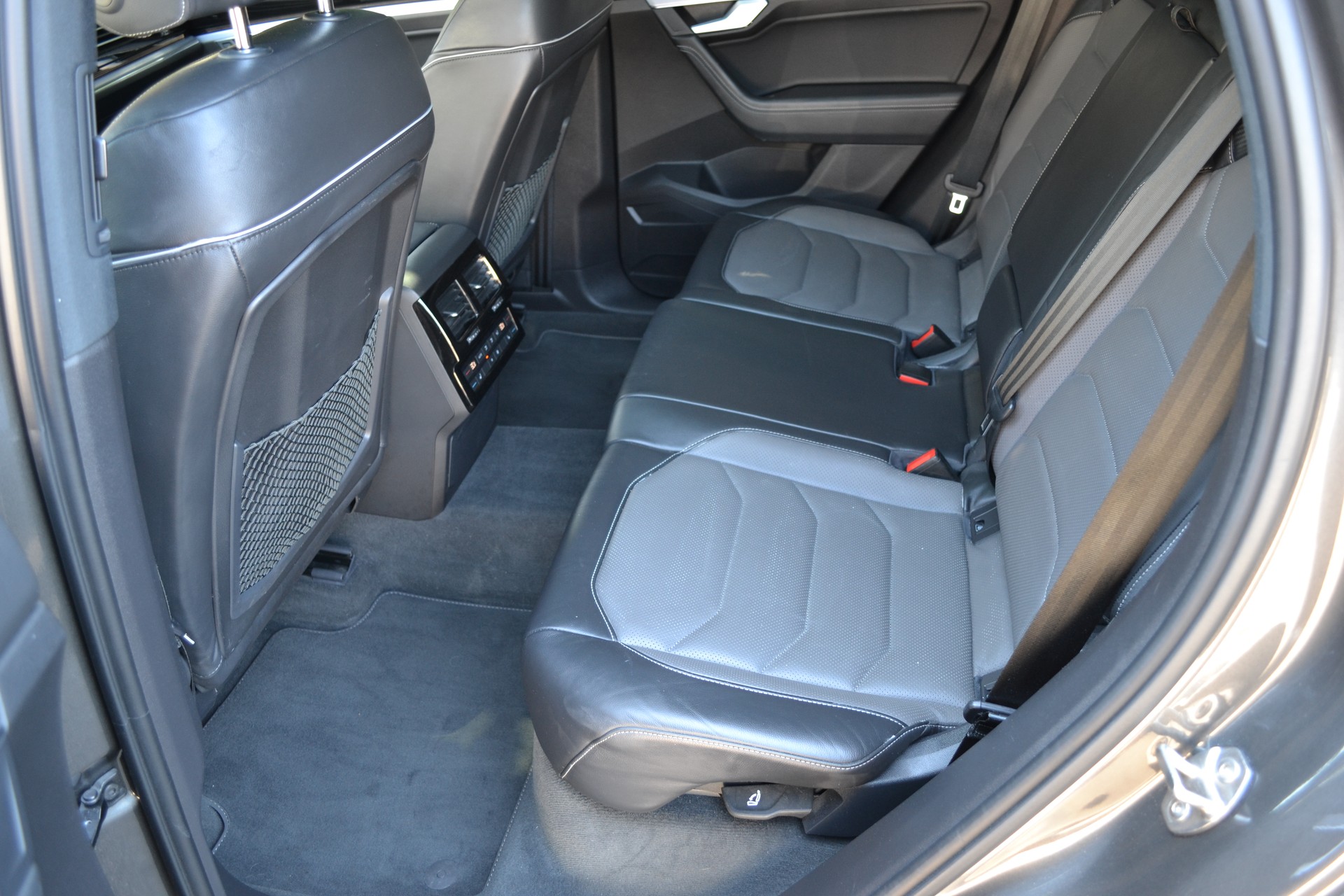 VW Touareg 3.0 TSI R-Line Tiptronic *CH-Fahrzeug*-image-10