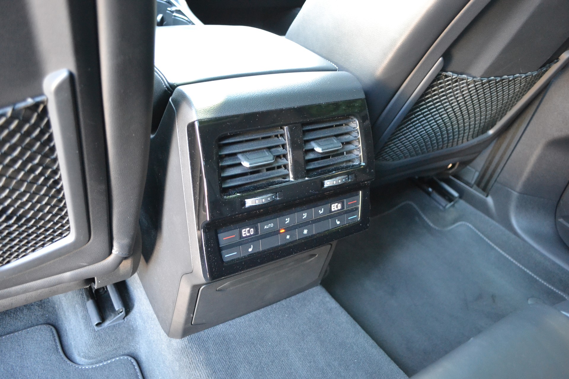 VW Touareg 3.0 TSI R-Line Tiptronic *CH-Fahrzeug*-image-13