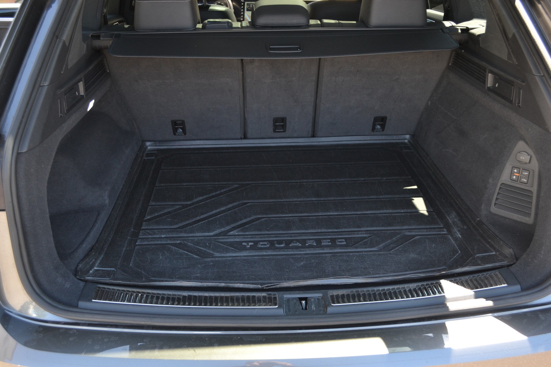 VW Touareg 3.0 TSI R-Line Tiptronic *CH-Fahrzeug*-image-6