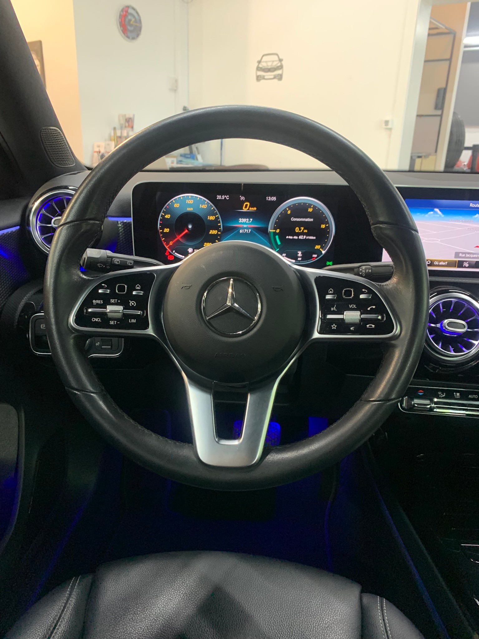 MERCEDES-BENZ A 200 Progressive 7G-DCT-image-17
