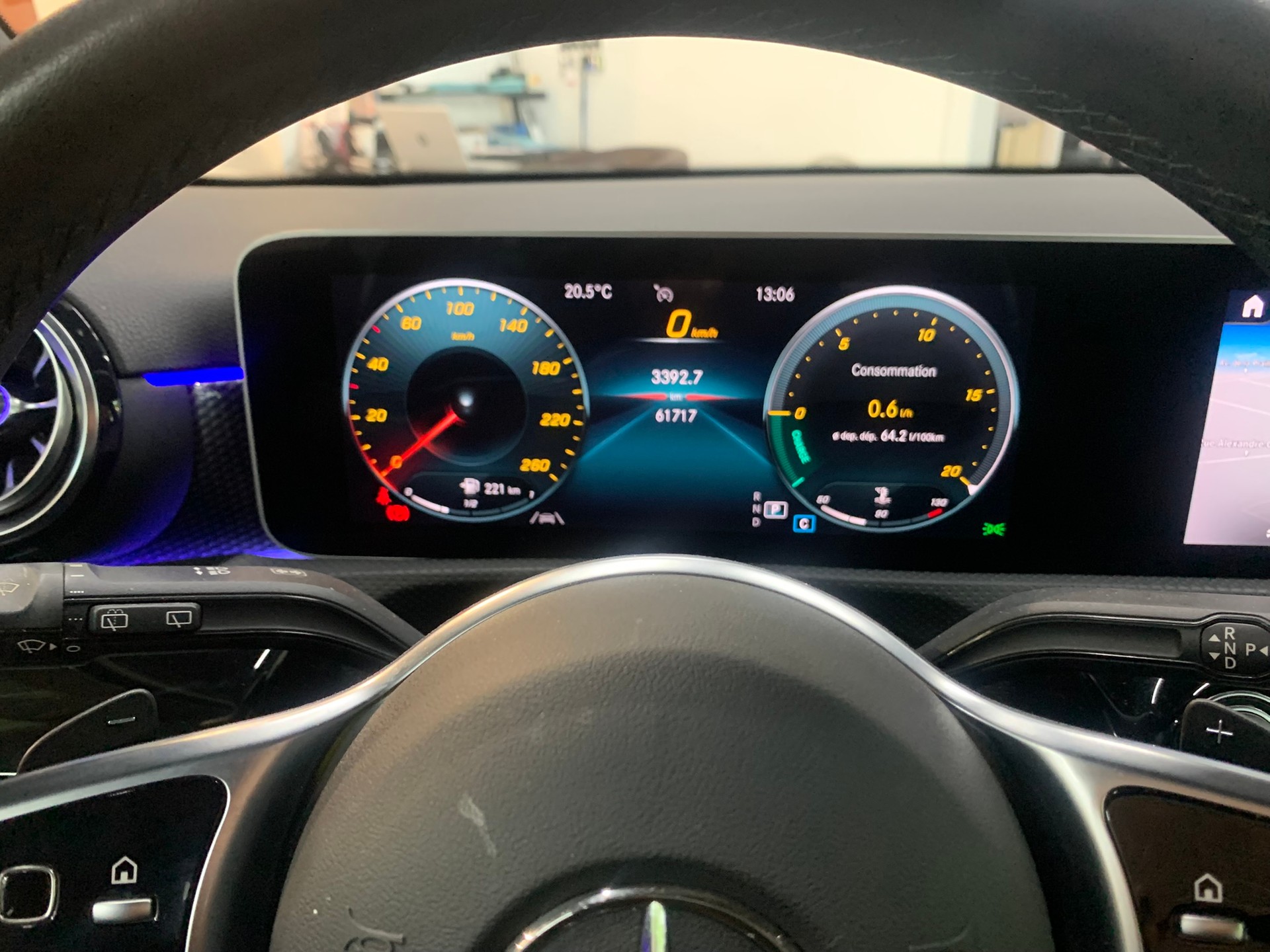 MERCEDES-BENZ A 200 Progressive 7G-DCT-image-18