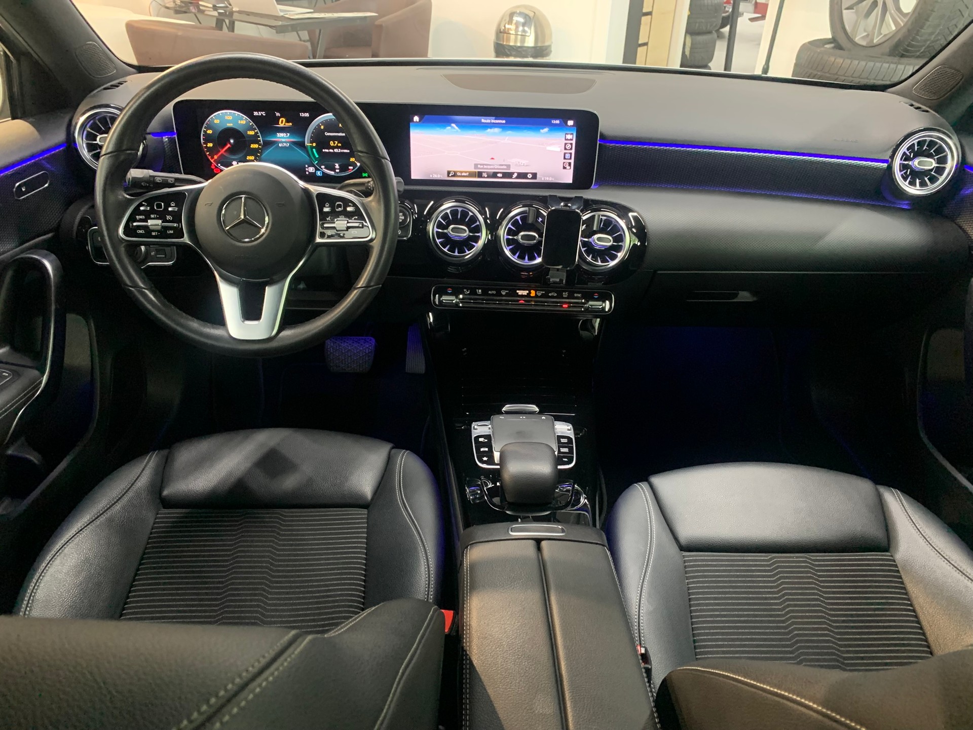 MERCEDES-BENZ A 200 Progressive 7G-DCT-image-22