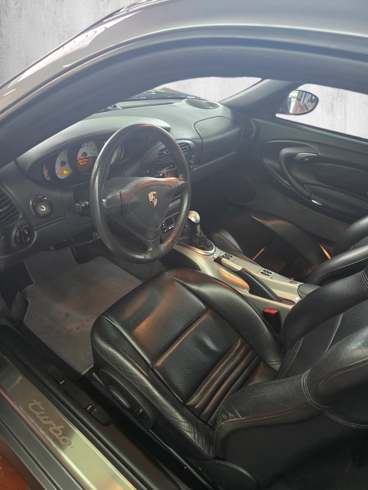 PORSCHE 911 Turbo-image-8