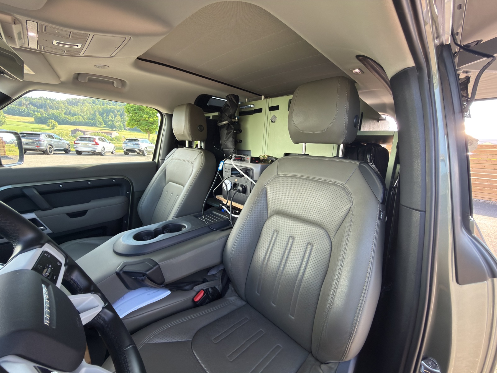 LAND ROVER Defender 90 3.0 D I6 250 First Edition-image-5