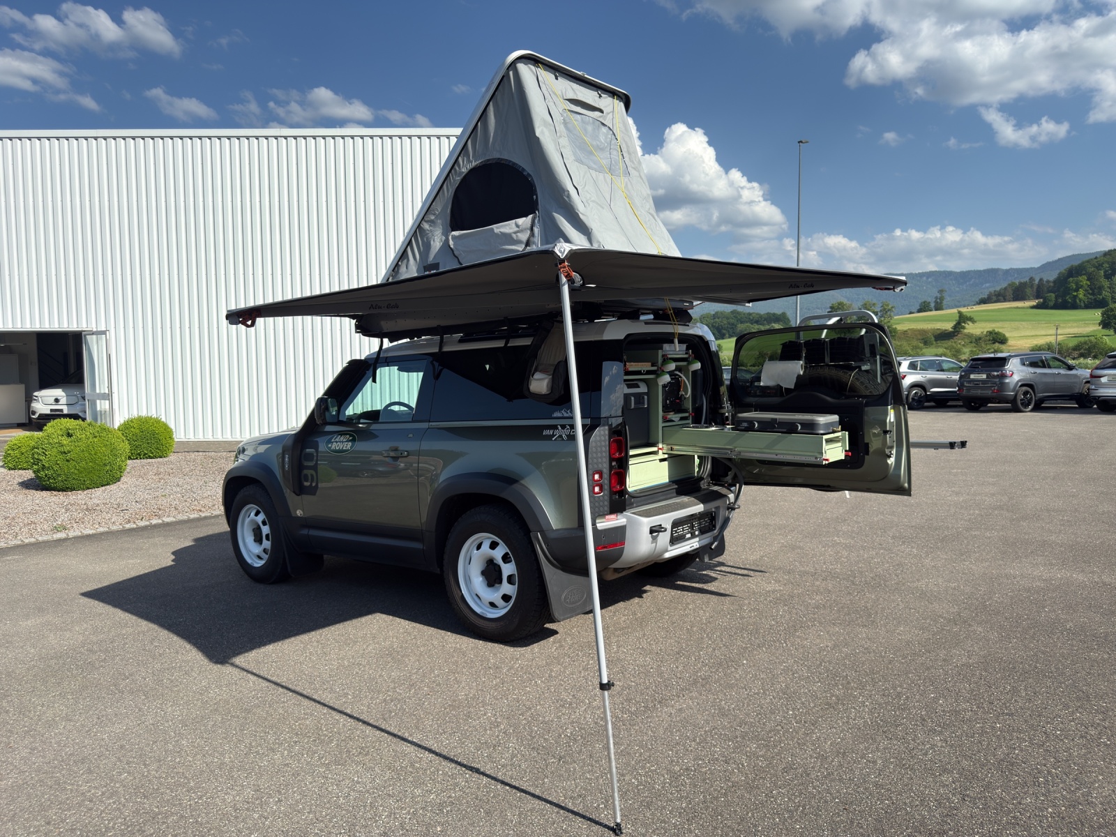 LAND ROVER Defender 90 3.0 D I6 250 First Edition-image-12