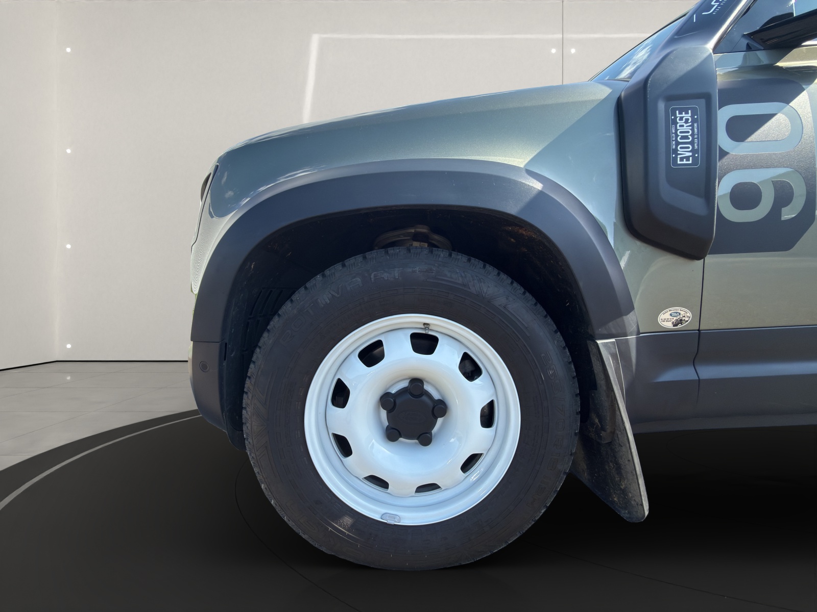 LAND ROVER Defender 90 3.0 D I6 250 First Edition-image-4