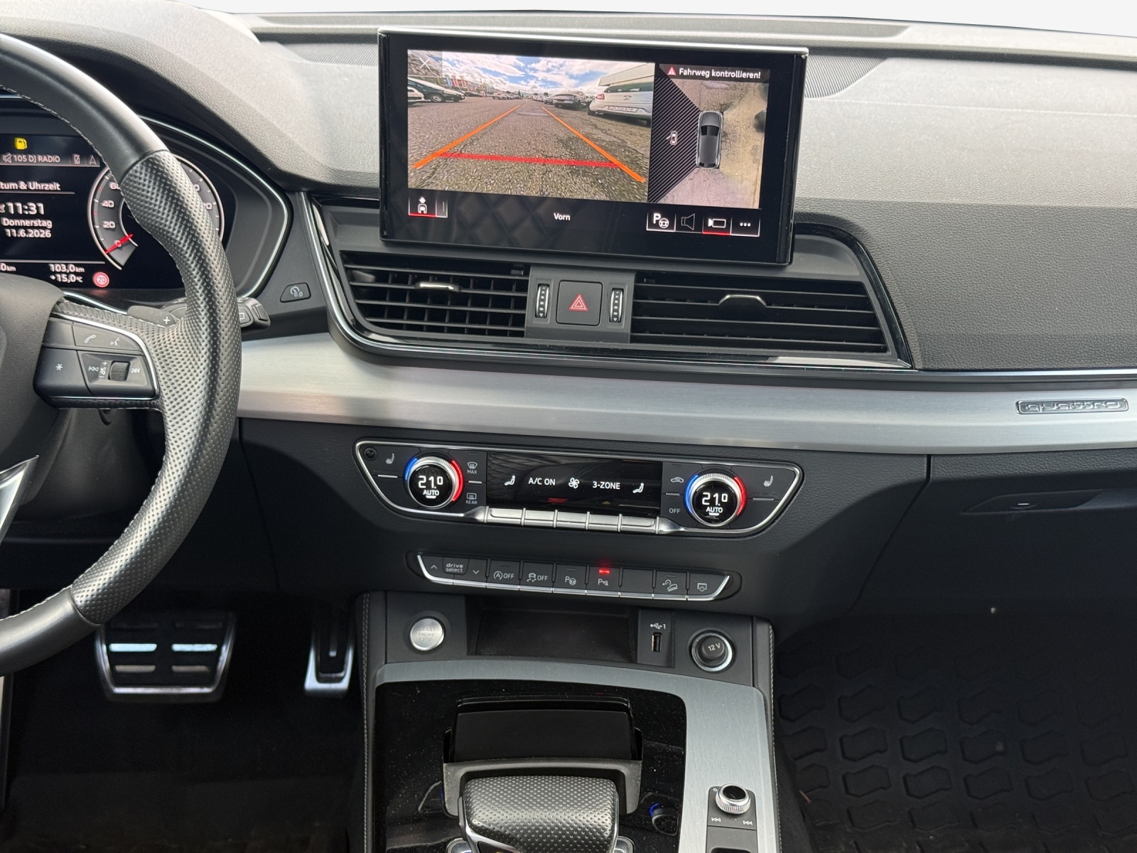 AUDI Q5 40 TDI Black Edition quattro S-tronic-image-10