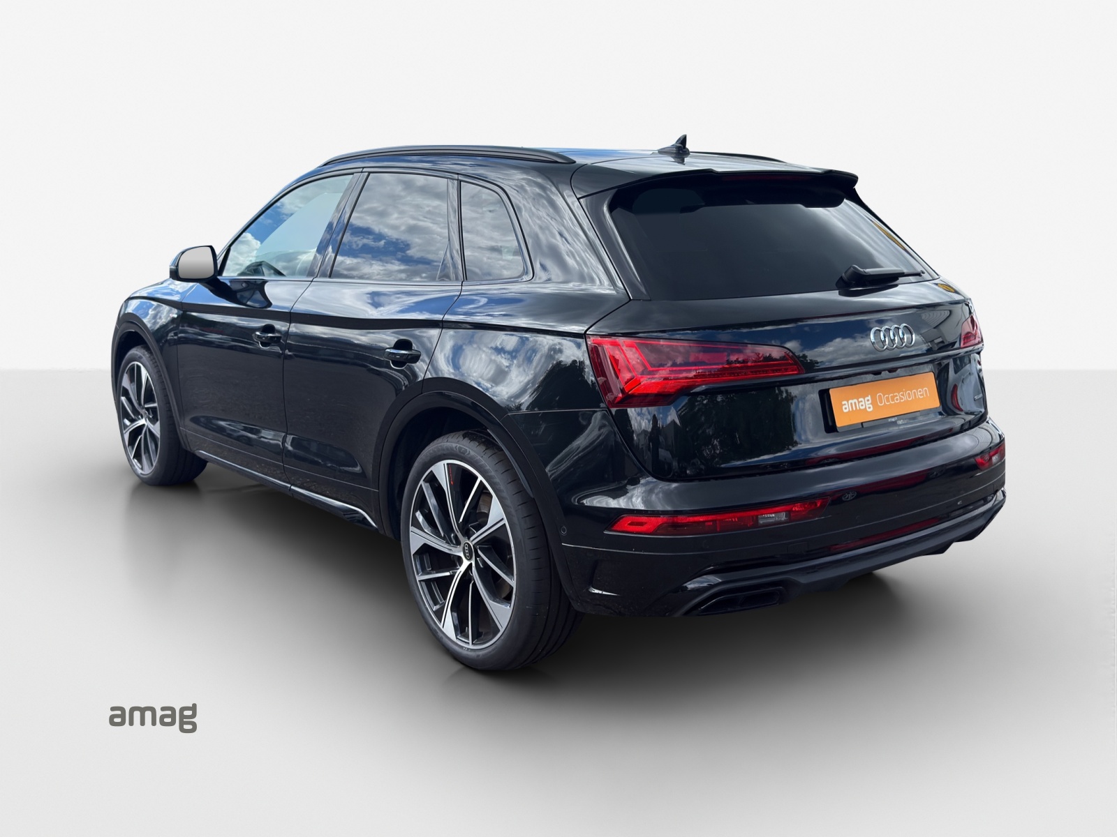 AUDI Q5 40 TDI Black Edition quattro S-tronic-image-2