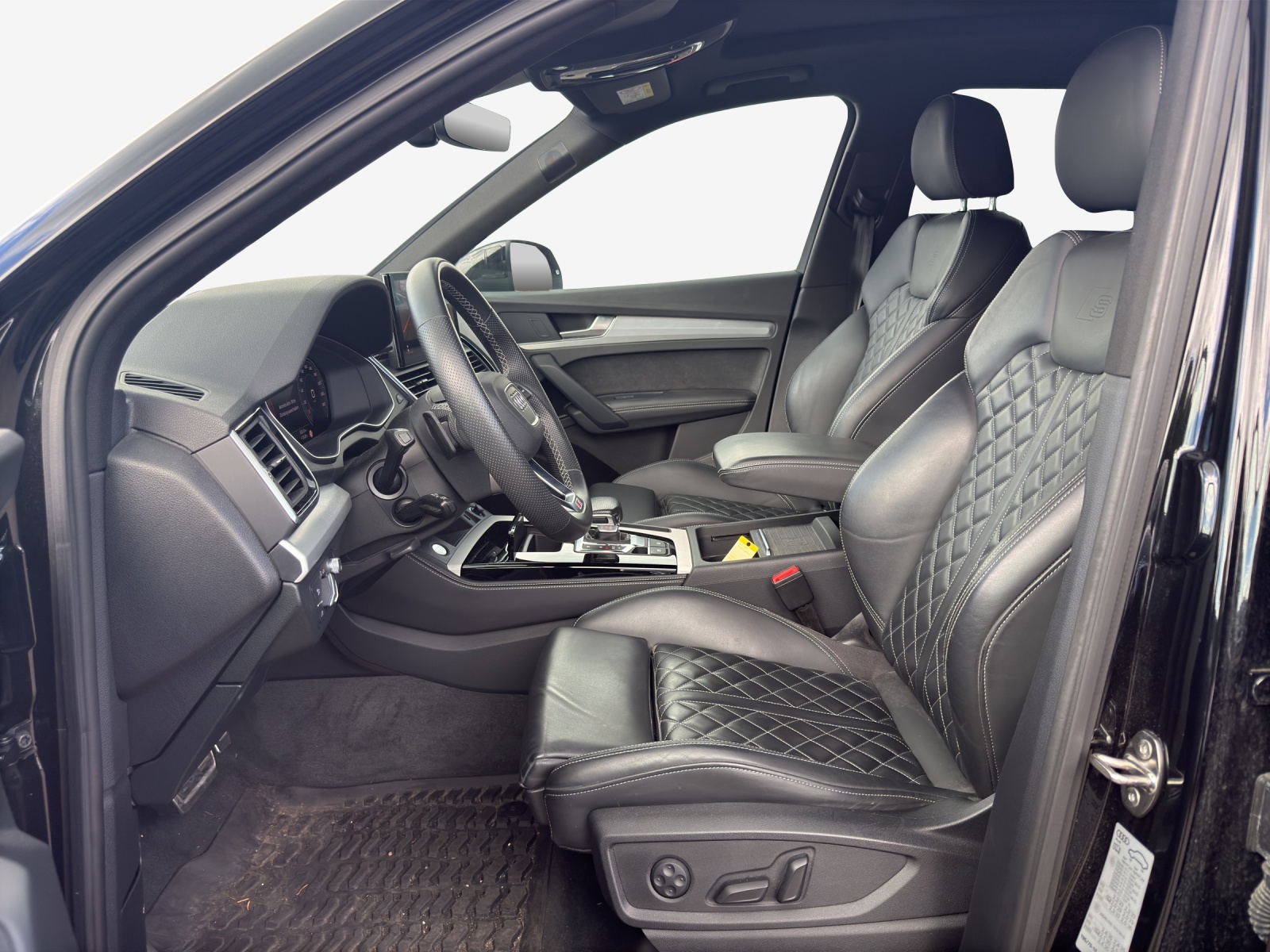 AUDI Q5 40 TDI Black Edition quattro S-tronic-image-7
