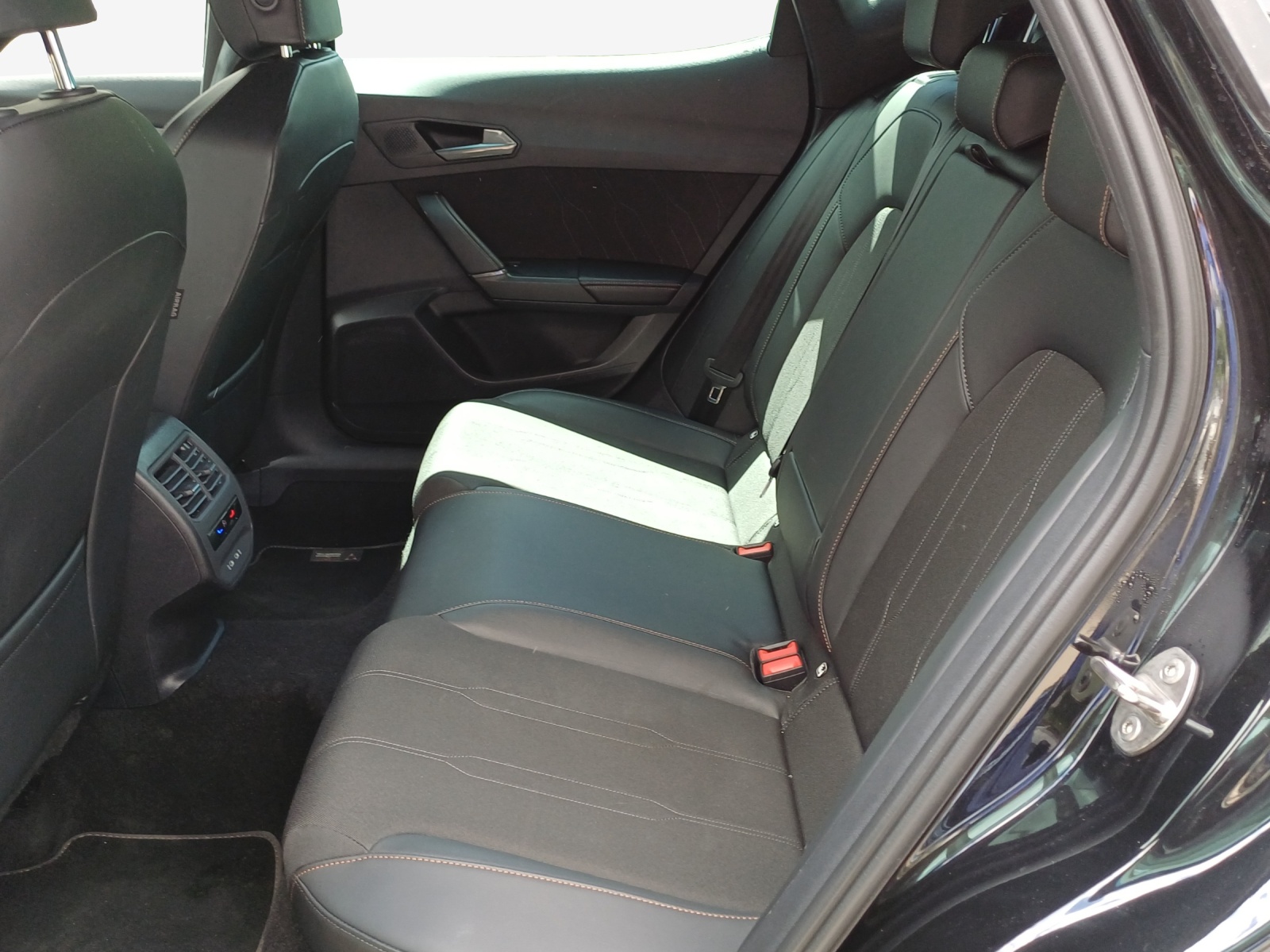 CUPRA Formentor 1.5 TSI DSG-image-11