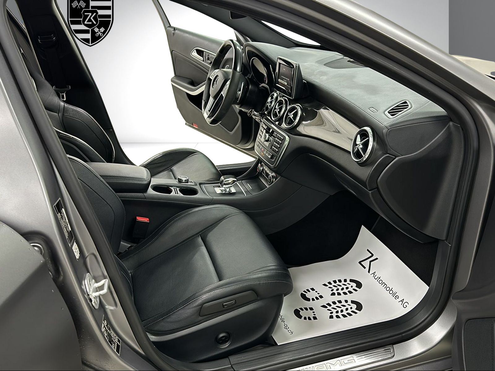 MERCEDES-BENZ GLA 45 AMG Performance Mountain Grey Magno 4Matic 7G-DCT-image-7
