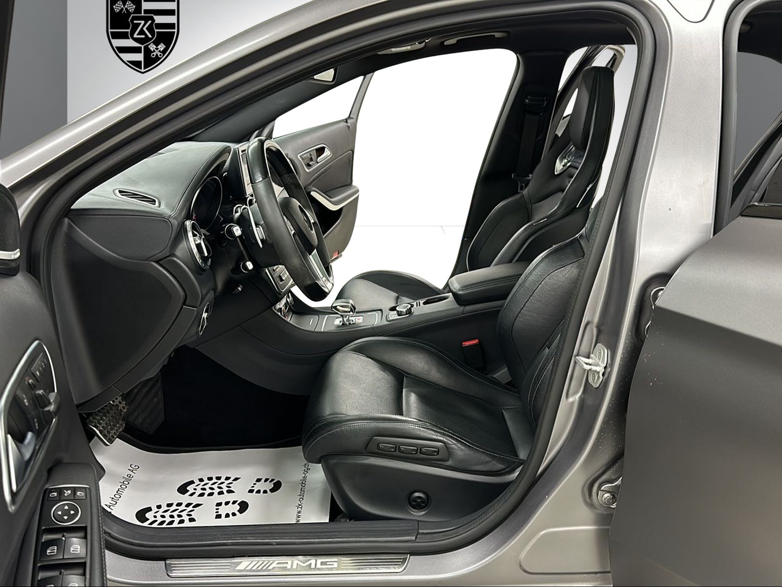 MERCEDES-BENZ GLA 45 AMG Performance Mountain Grey Magno 4Matic 7G-DCT-image-5