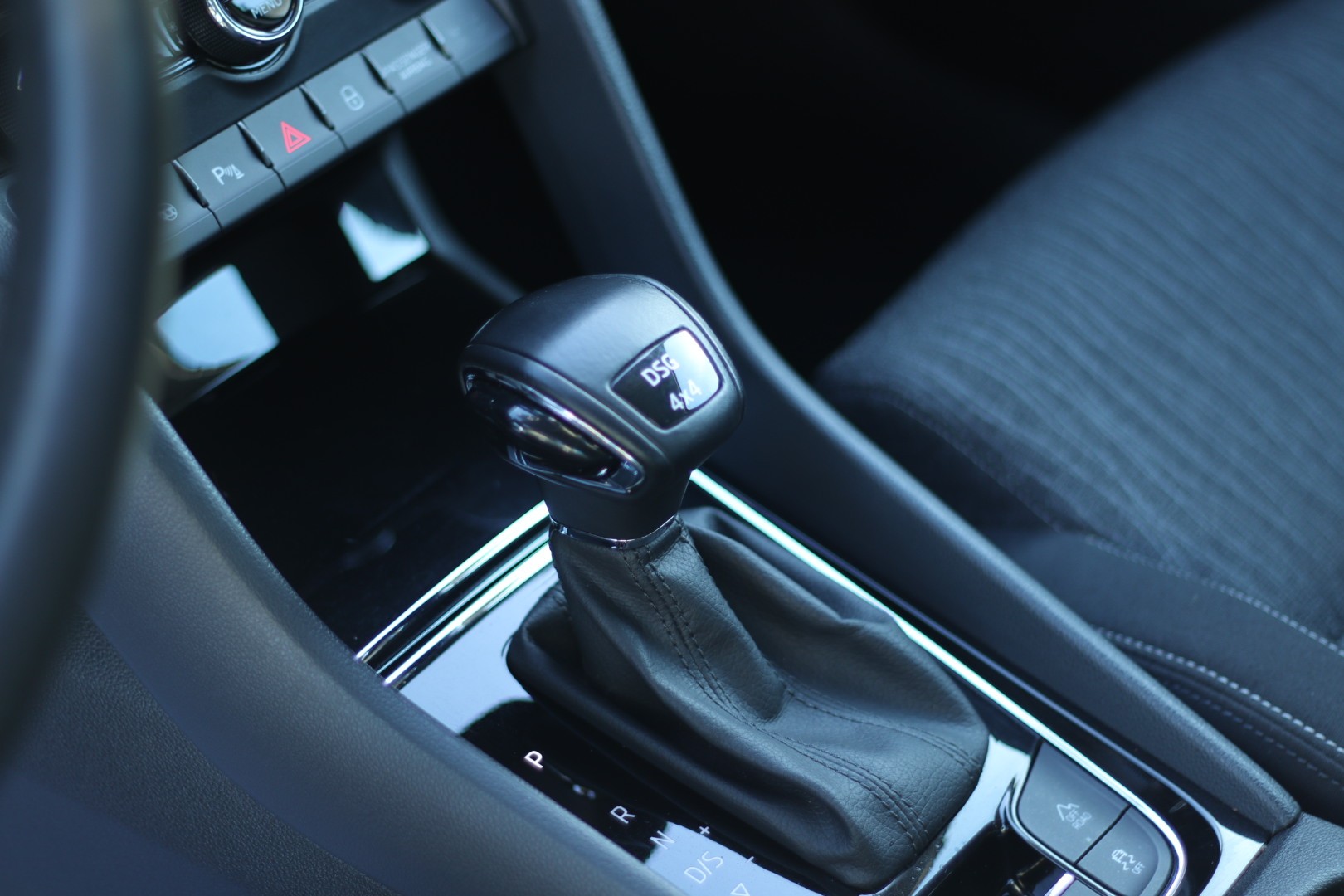 SKODA Karoq 2.0 TDI CR Ambition 4x4 DSG • Expertise • Garantie • Véhicule CH • Crochet d'attelage-image-11