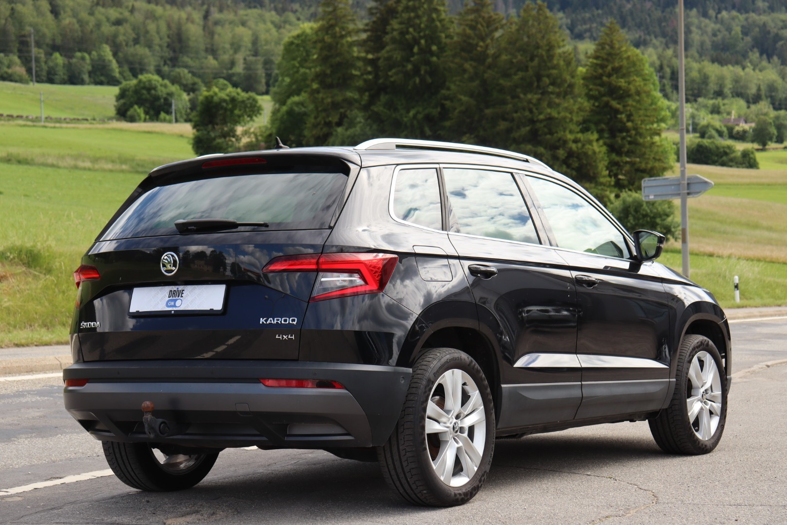 SKODA Karoq 2.0 TDI CR Ambition 4x4 DSG • Expertise • Garantie • Véhicule CH • Crochet d'attelage-image-9