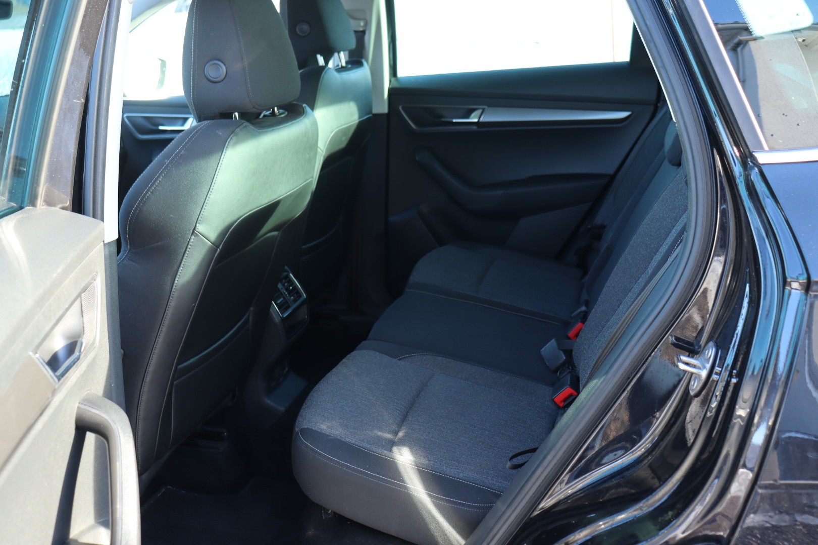 SKODA Karoq 2.0 TDI CR Ambition 4x4 DSG • Expertise • Garantie • Véhicule CH • Crochet d'attelage-image-15