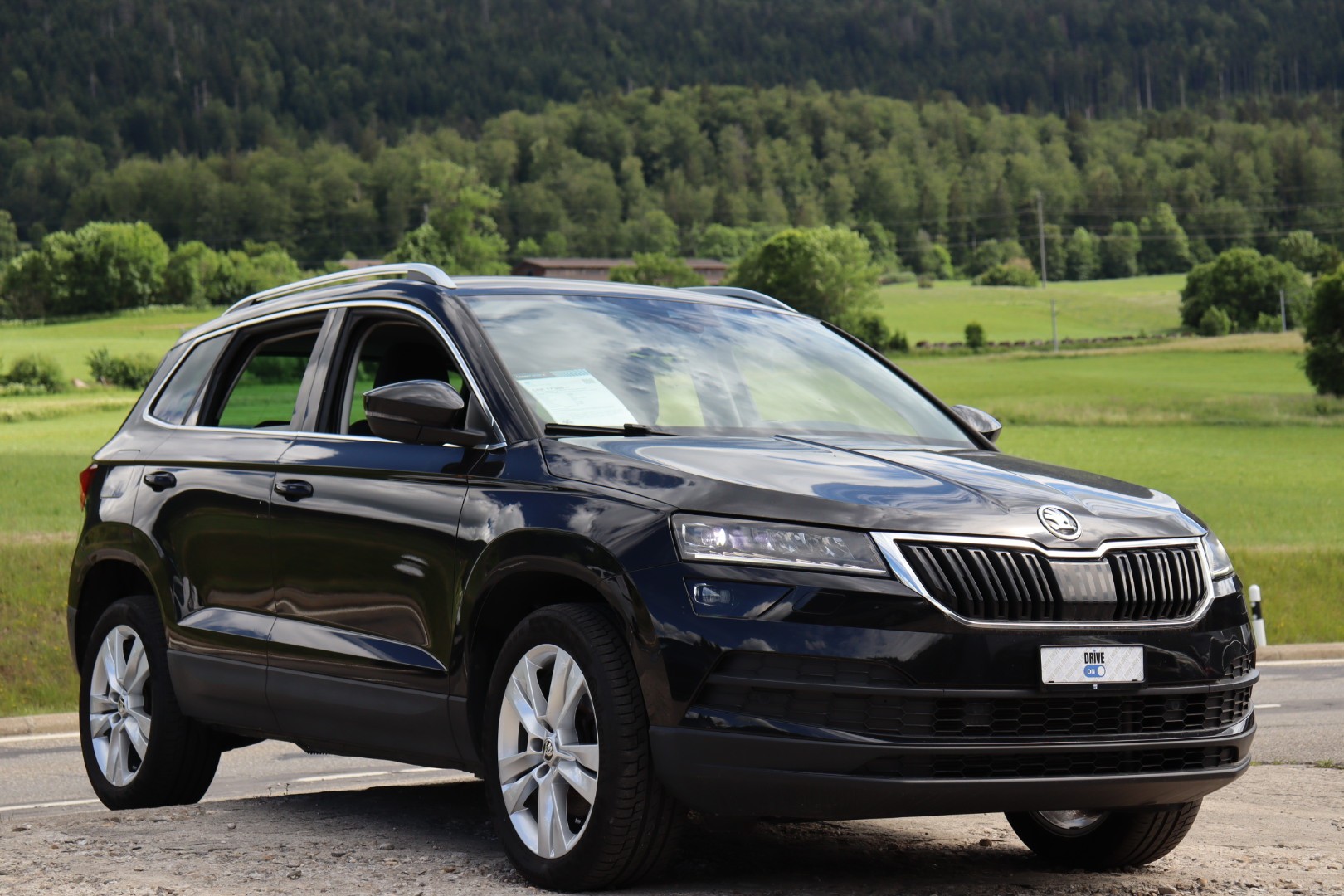 SKODA Karoq 2.0 TDI CR Ambition 4x4 DSG • Expertise • Garantie • Véhicule CH • Crochet d'attelage-image-2