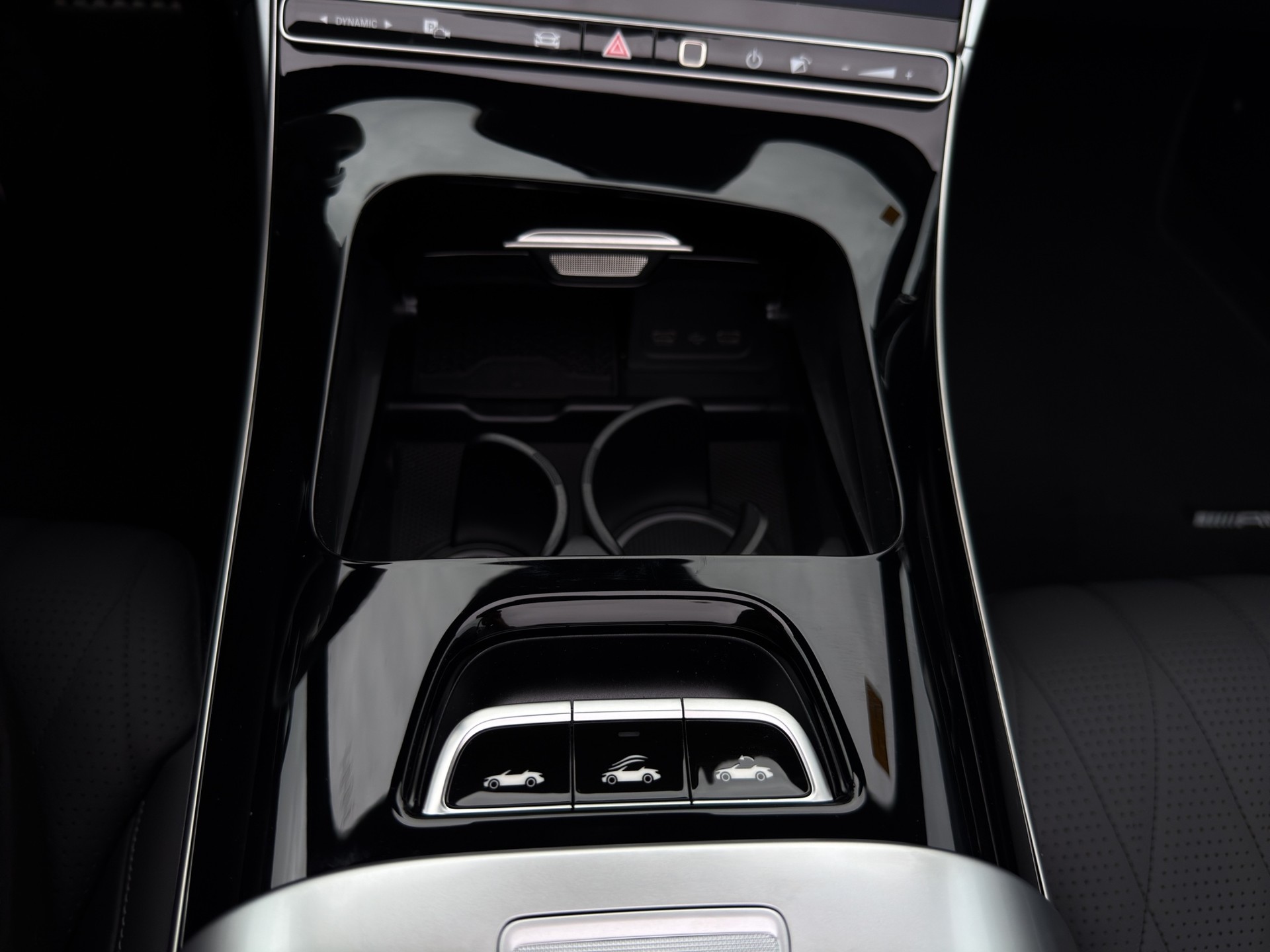 MERCEDES-BENZ CLE 200 AMG Line 4matic Cabriolet-image-26