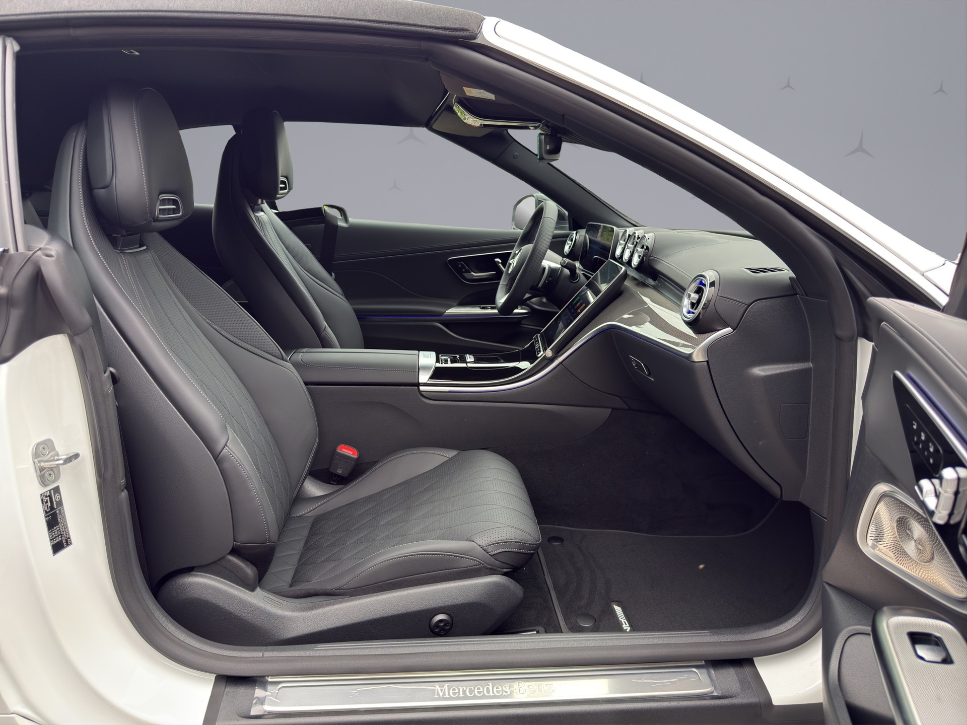 MERCEDES-BENZ CLE 200 AMG Line 4matic Cabriolet-image-15