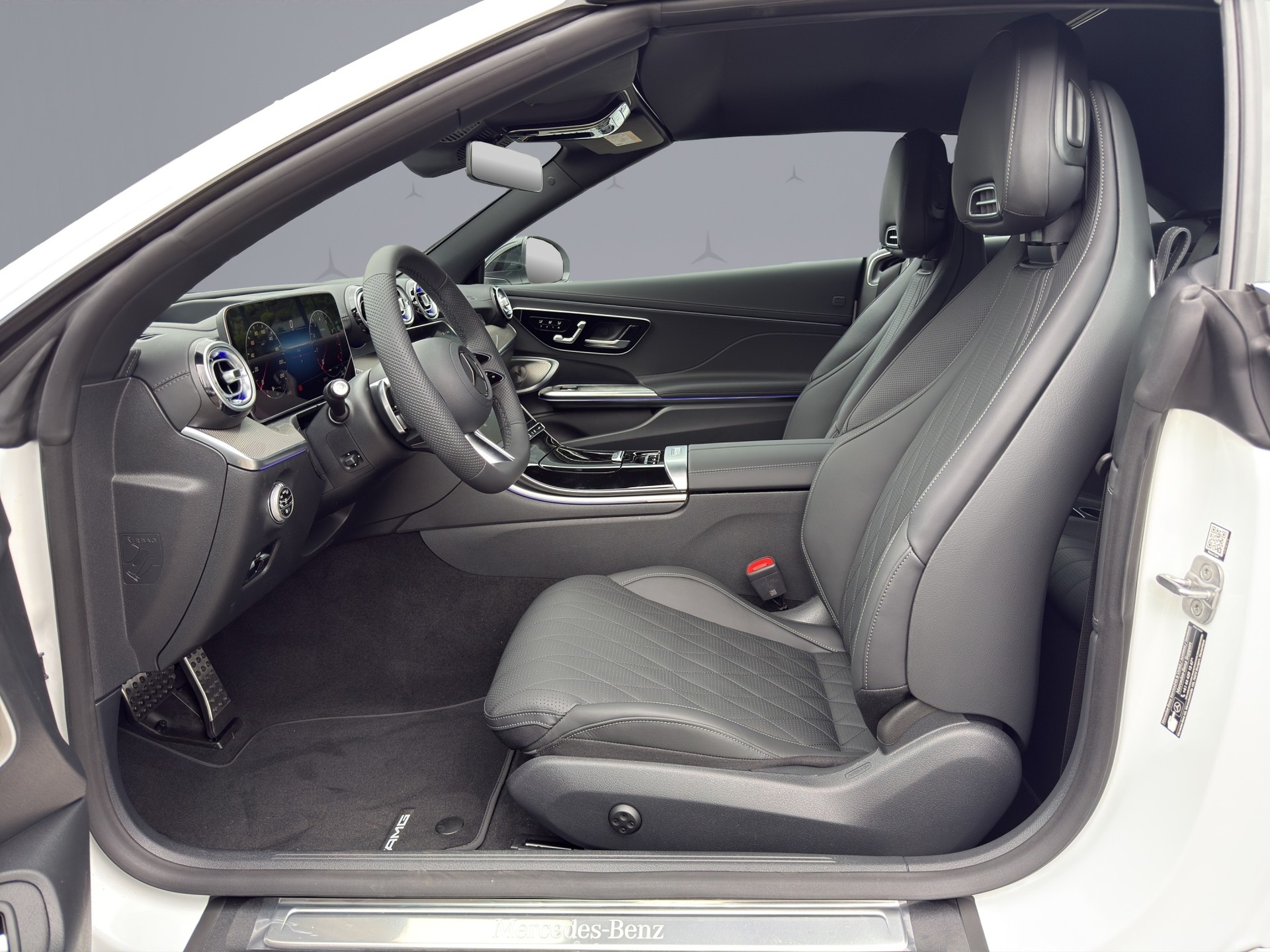 MERCEDES-BENZ CLE 200 AMG Line 4matic Cabriolet-image-8
