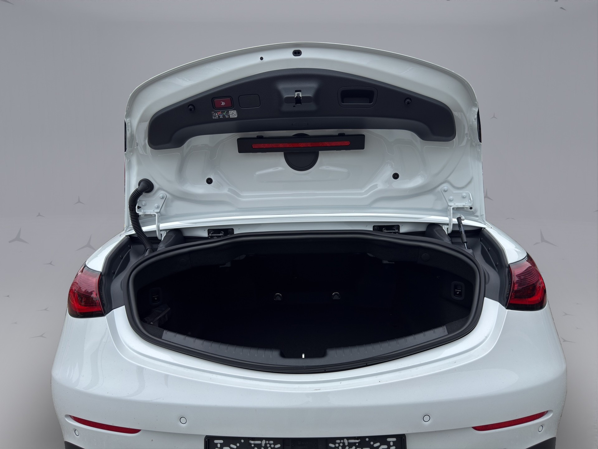 MERCEDES-BENZ CLE 200 AMG Line 4matic Cabriolet-image-17