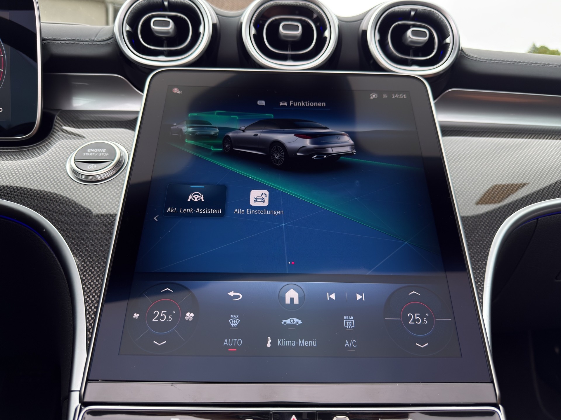 MERCEDES-BENZ CLE 200 AMG Line 4matic Cabriolet-image-24