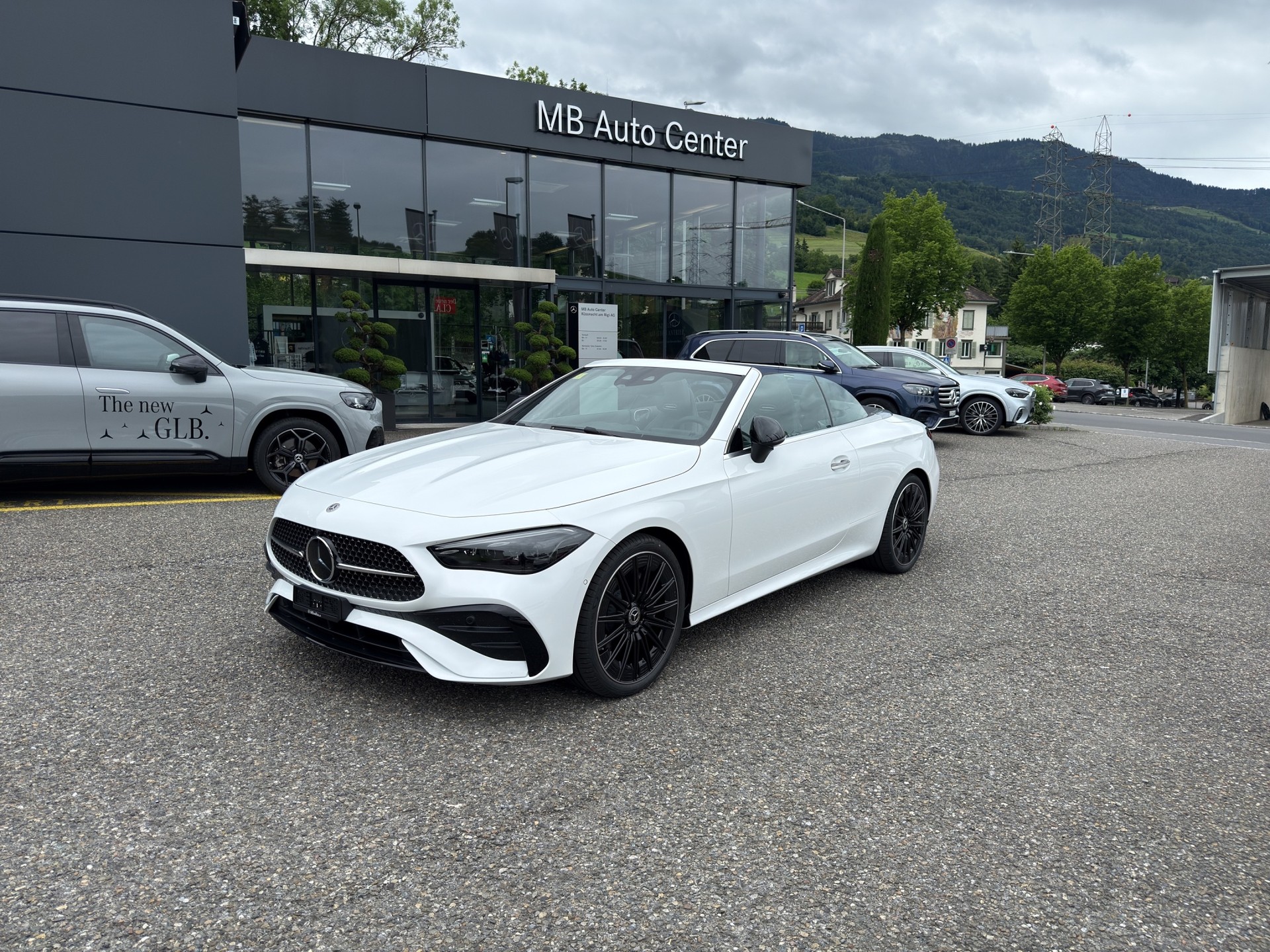 MERCEDES-BENZ CLE 200 AMG Line 4matic Cabriolet-image-21