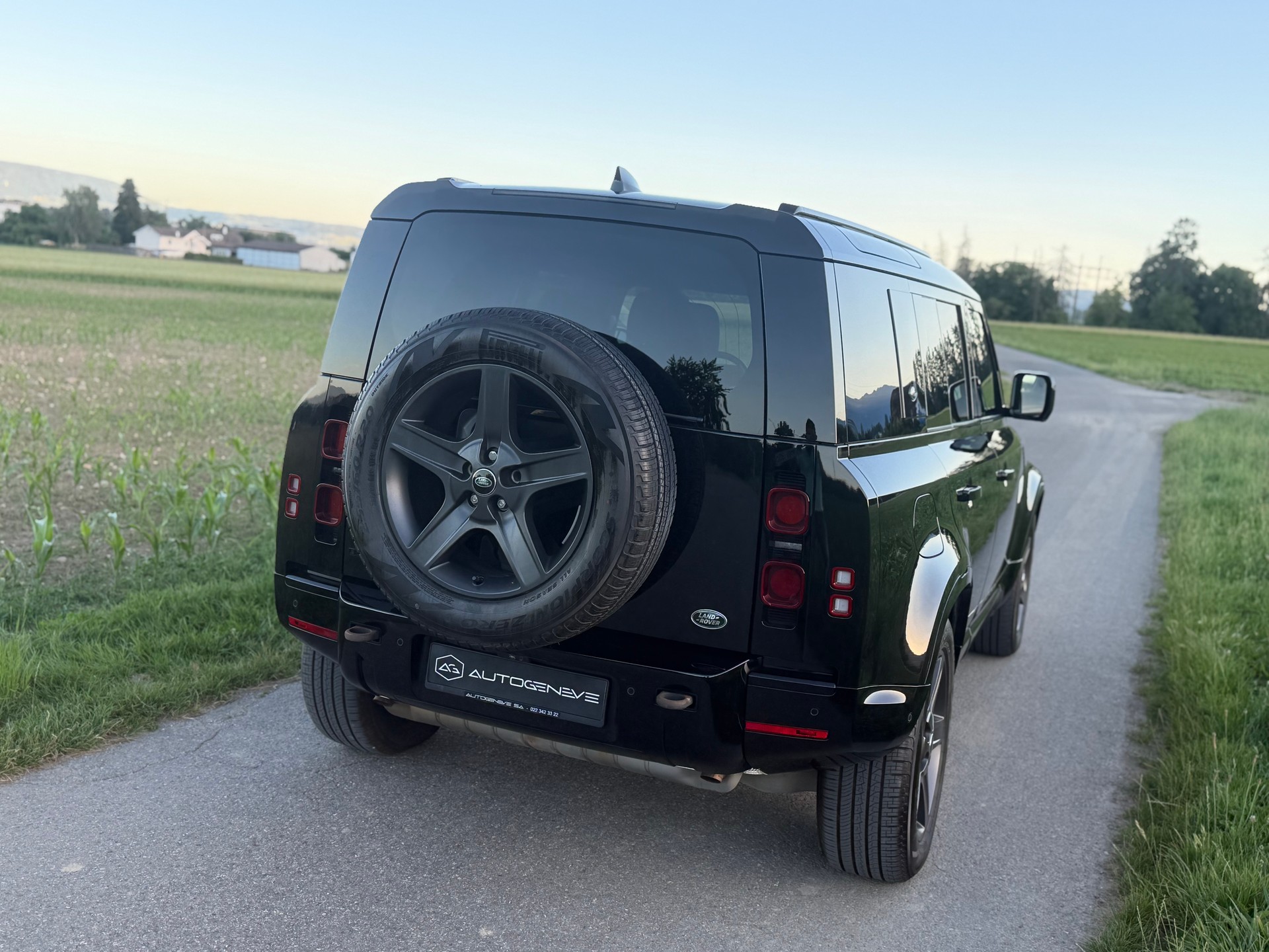 LAND ROVER Defender 110 P300 Si4 X-Dynamic HSE AT8-image-10