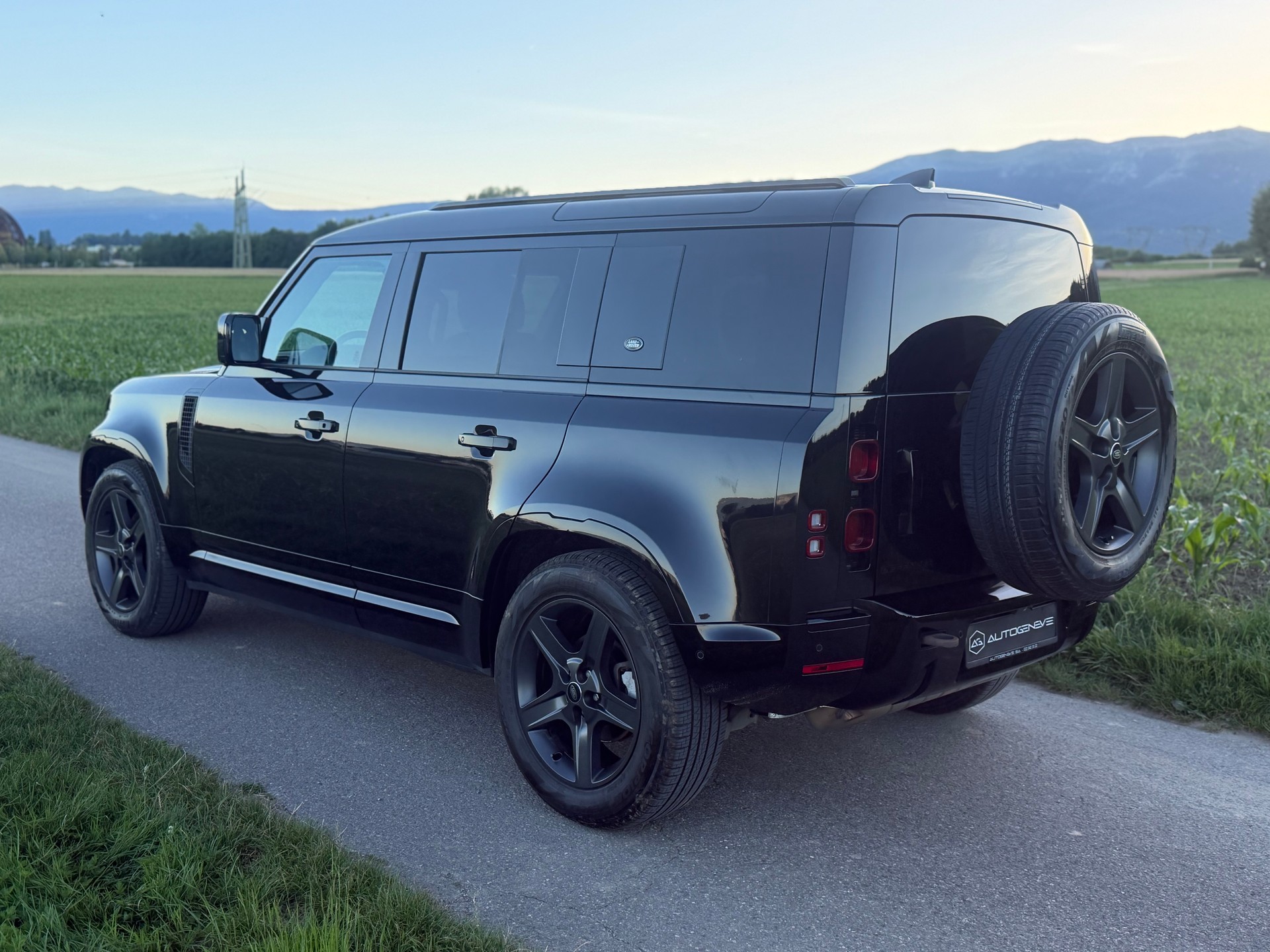 LAND ROVER Defender 110 P300 Si4 X-Dynamic HSE AT8-image-8