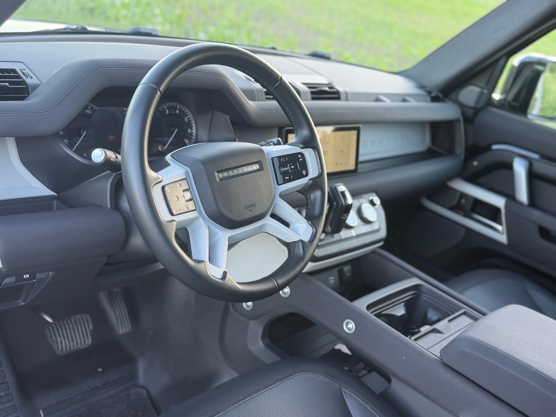 LAND ROVER Defender 110 P300 Si4 X-Dynamic HSE AT8-image-13