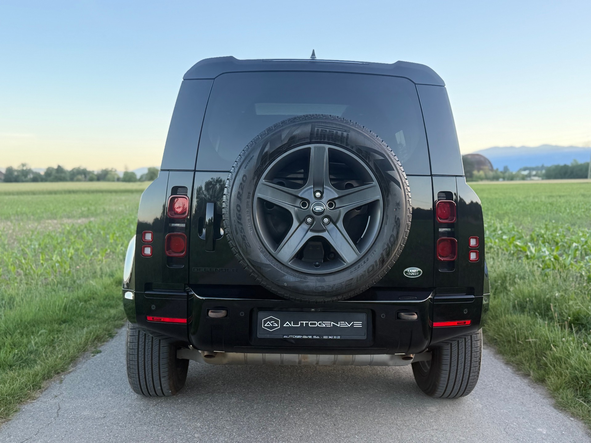 LAND ROVER Defender 110 P300 Si4 X-Dynamic HSE AT8-image-12