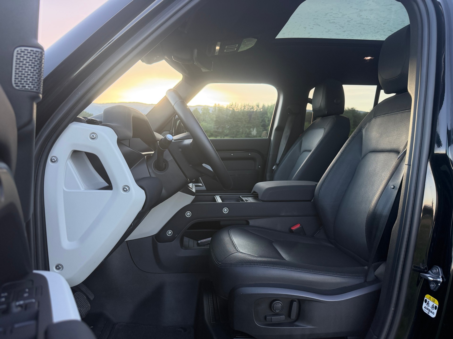 LAND ROVER Defender 110 P300 Si4 X-Dynamic HSE AT8-image-14