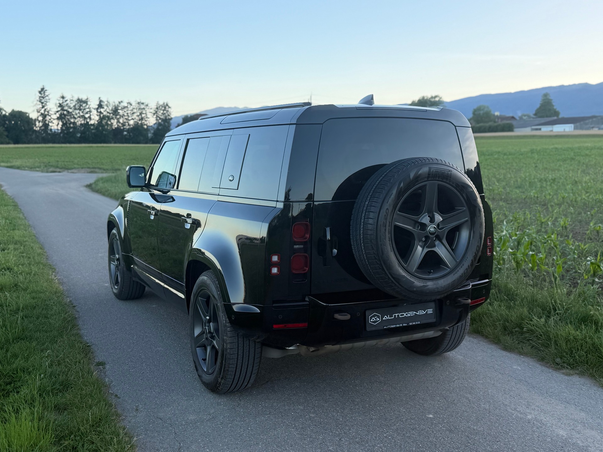 LAND ROVER Defender 110 P300 Si4 X-Dynamic HSE AT8-image-7
