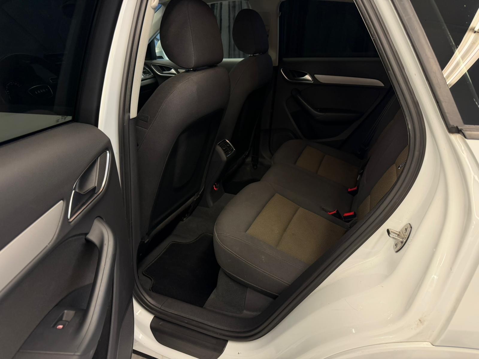 AUDI Q3 2.0 TFSI quattro-image-11