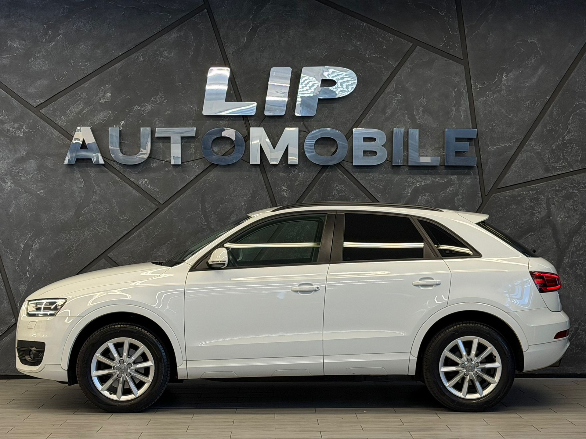 AUDI Q3 2.0 TFSI quattro-image-4