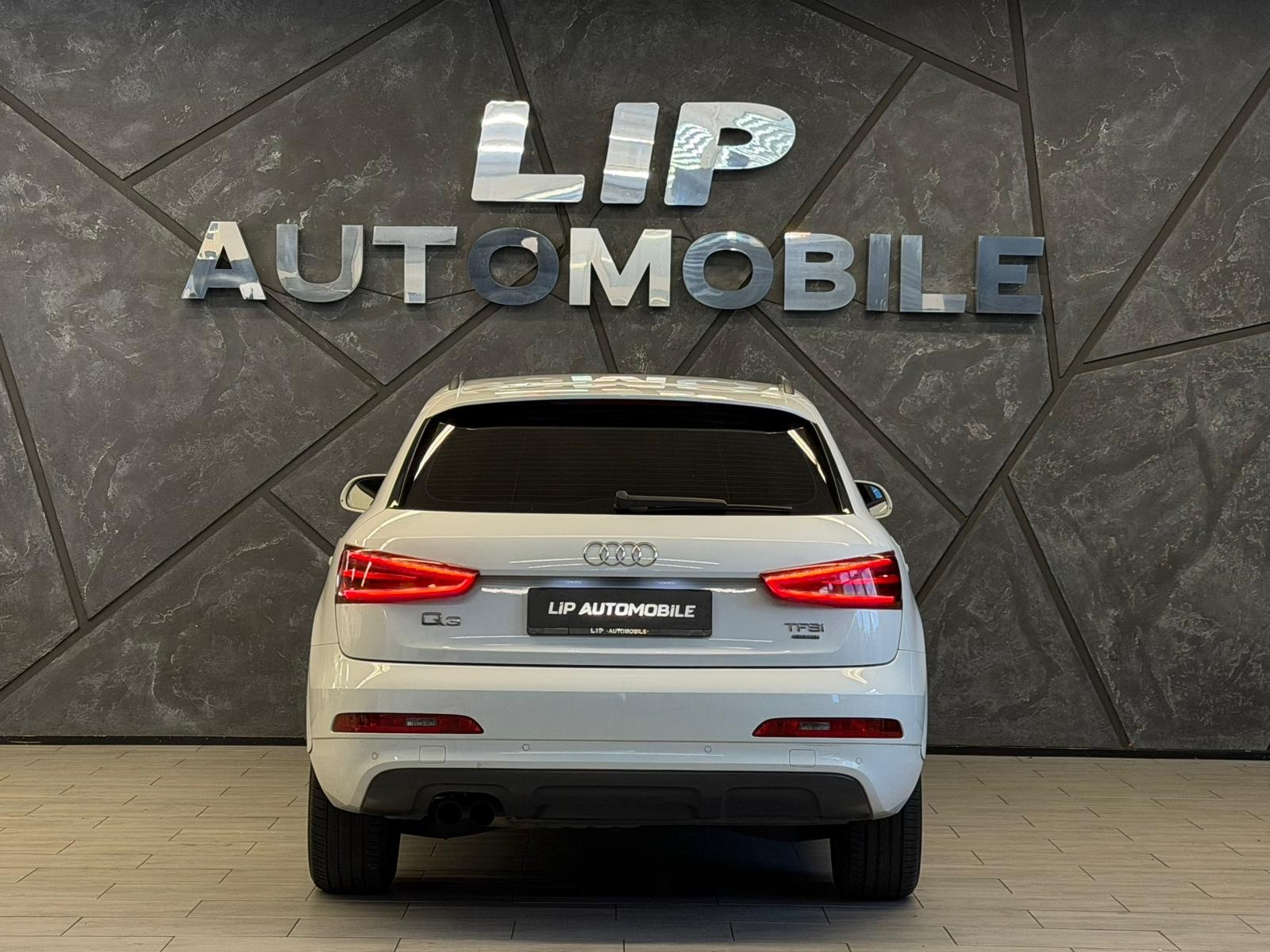 AUDI Q3 2.0 TFSI quattro-image-6