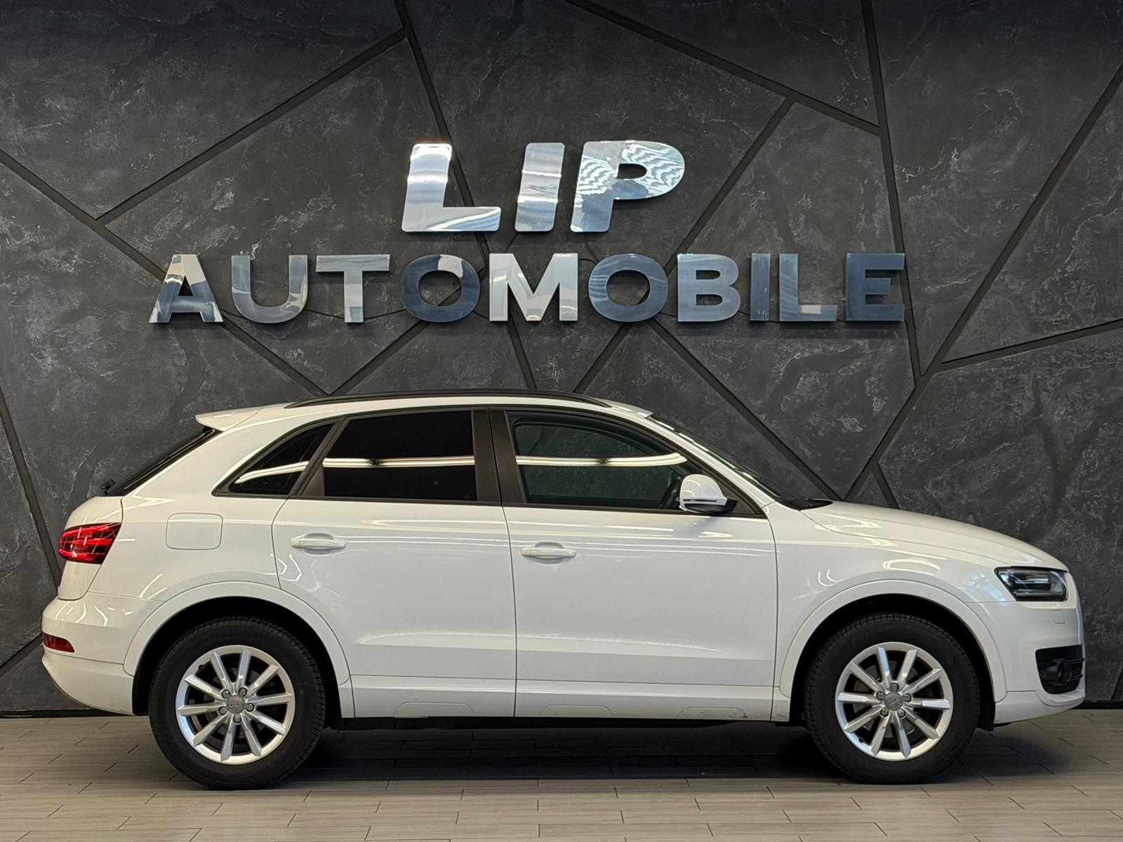 AUDI Q3 2.0 TFSI quattro-image-3