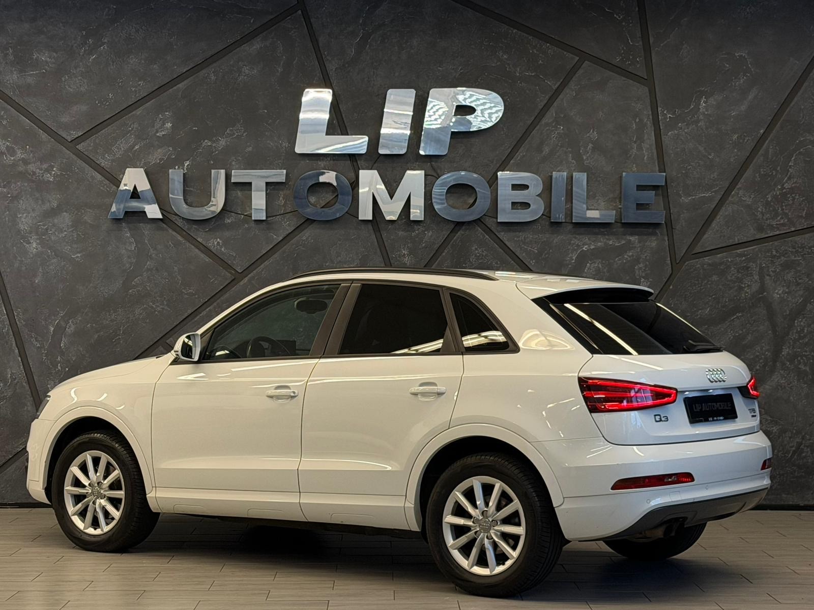 AUDI Q3 2.0 TFSI quattro-image-5