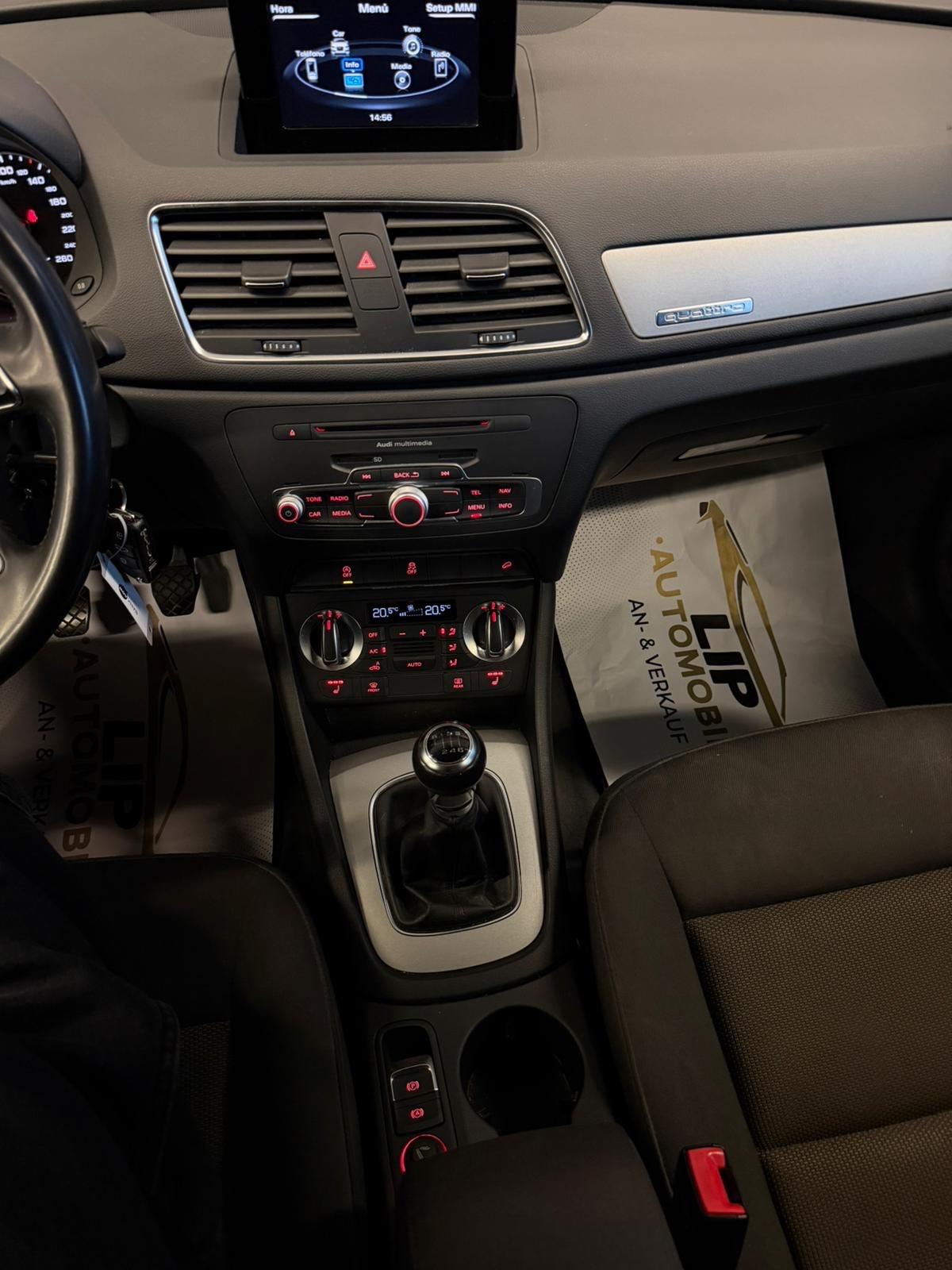 AUDI Q3 2.0 TFSI quattro-image-10
