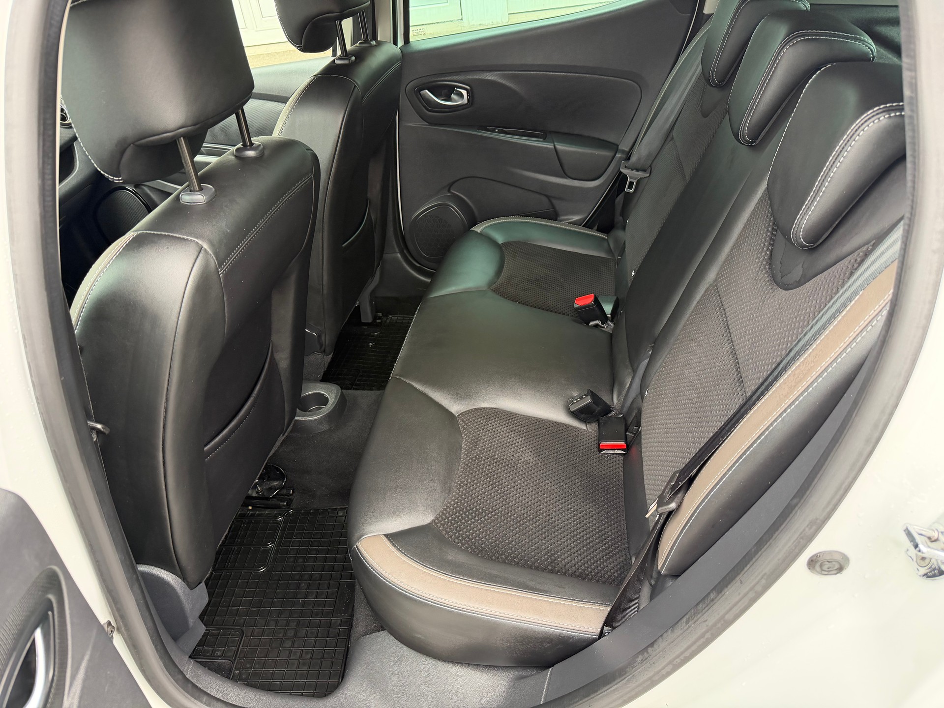 RENAULT Clio 1.2 16V T Swiss Edition EDC-image-13