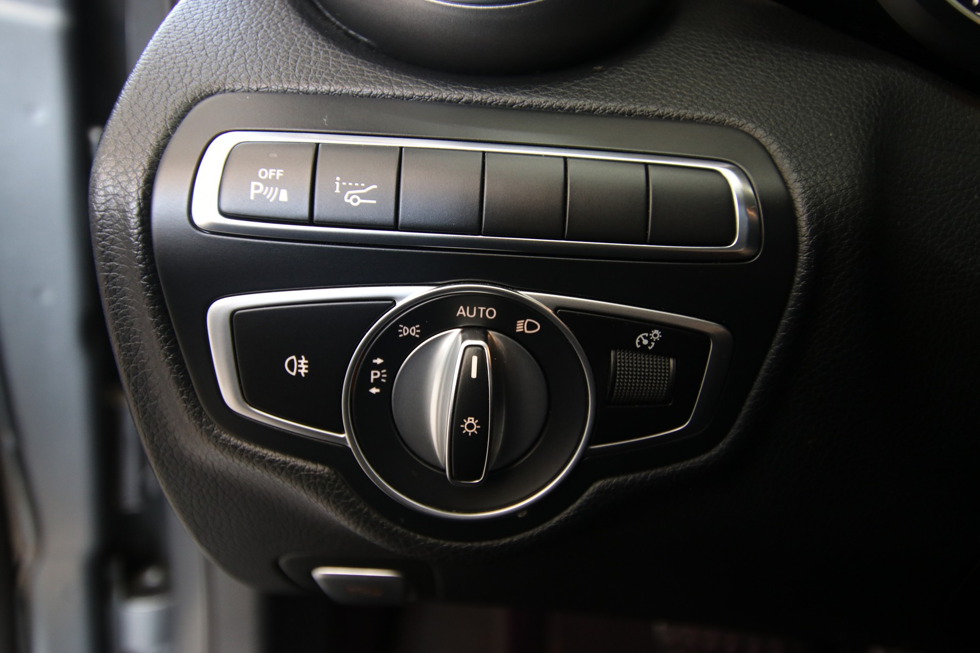 MERCEDES-BENZ C 200 Swiss Star AMG Line 4M 9G-Tronic-image-21