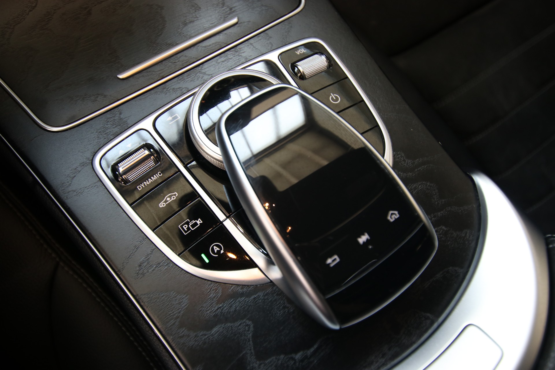 MERCEDES-BENZ C 200 Swiss Star AMG Line 4M 9G-Tronic-image-22