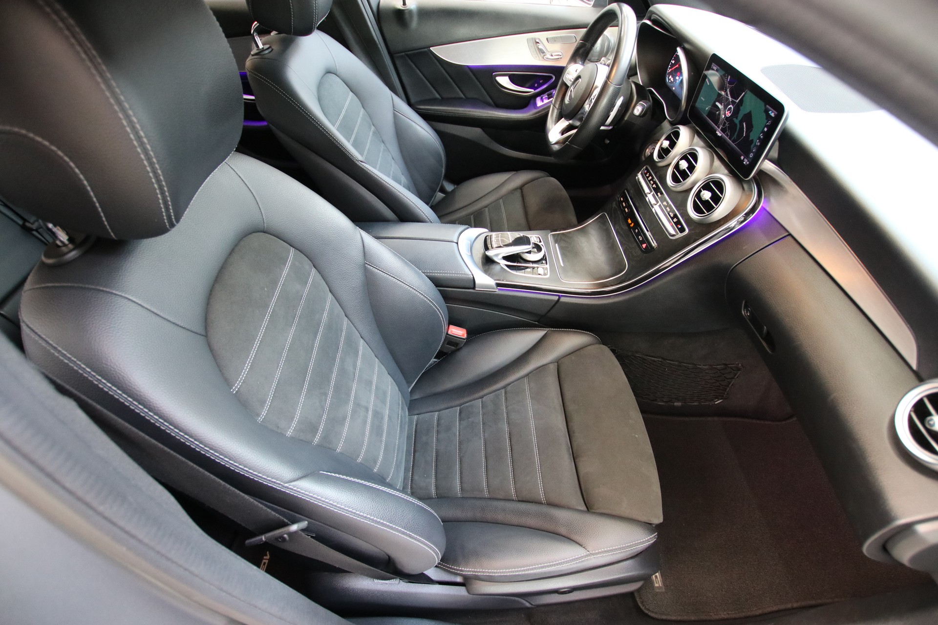 MERCEDES-BENZ C 200 Swiss Star AMG Line 4M 9G-Tronic-image-12