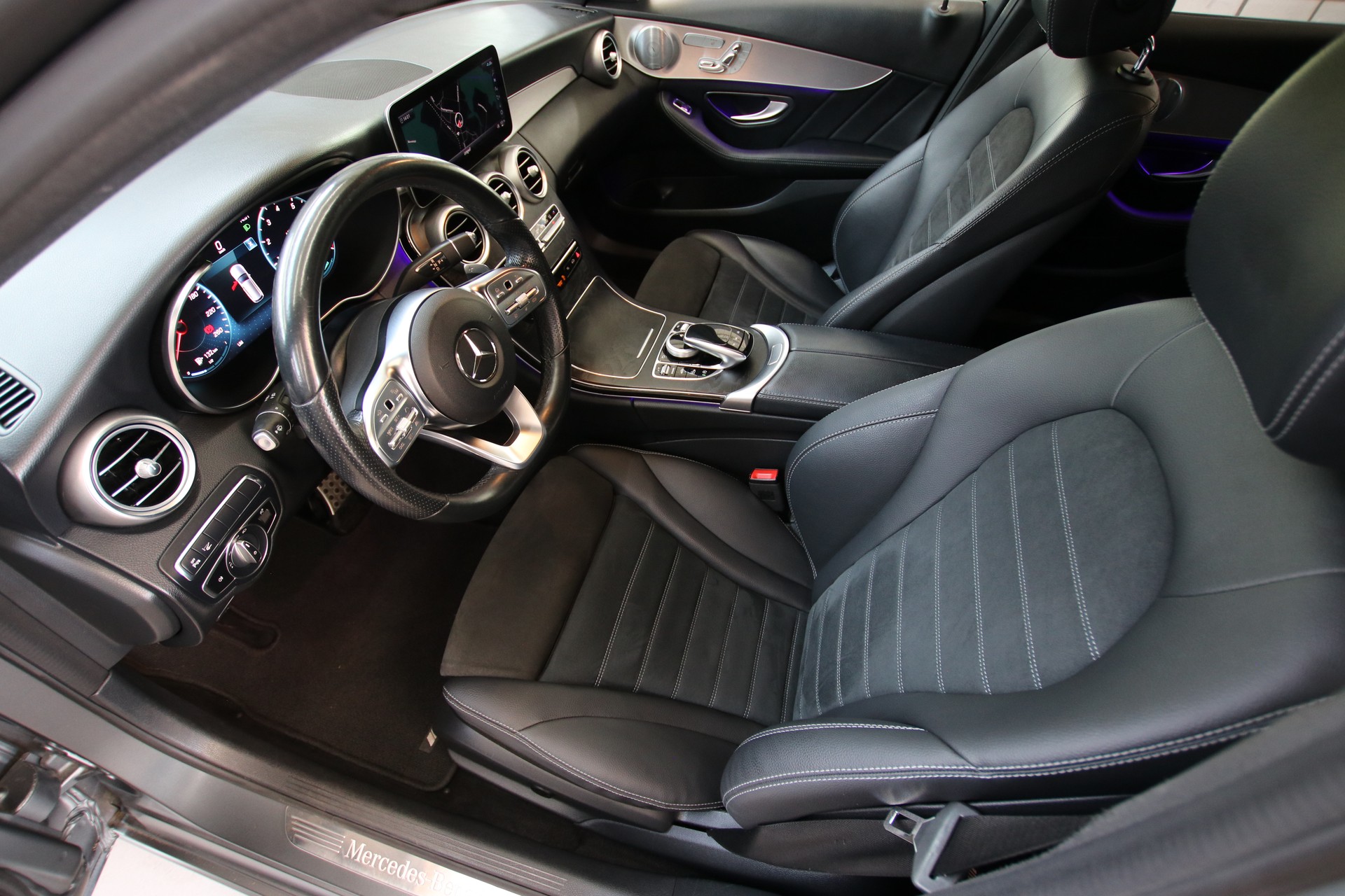 MERCEDES-BENZ C 200 Swiss Star AMG Line 4M 9G-Tronic-image-11
