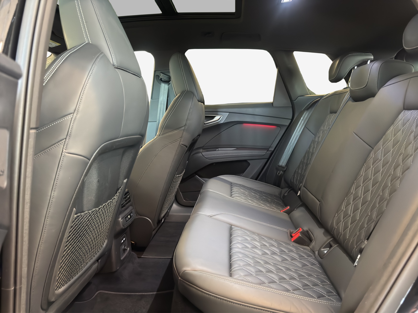 AUDI Q4 e-tron 50 quattro-image-12