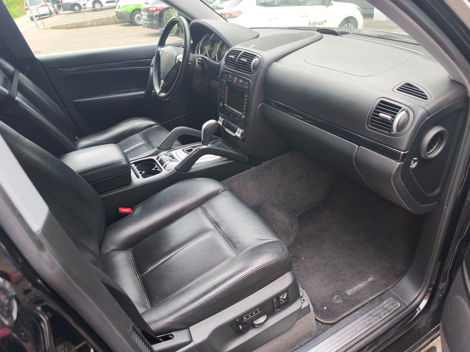 PORSCHE Cayenne S-image-7