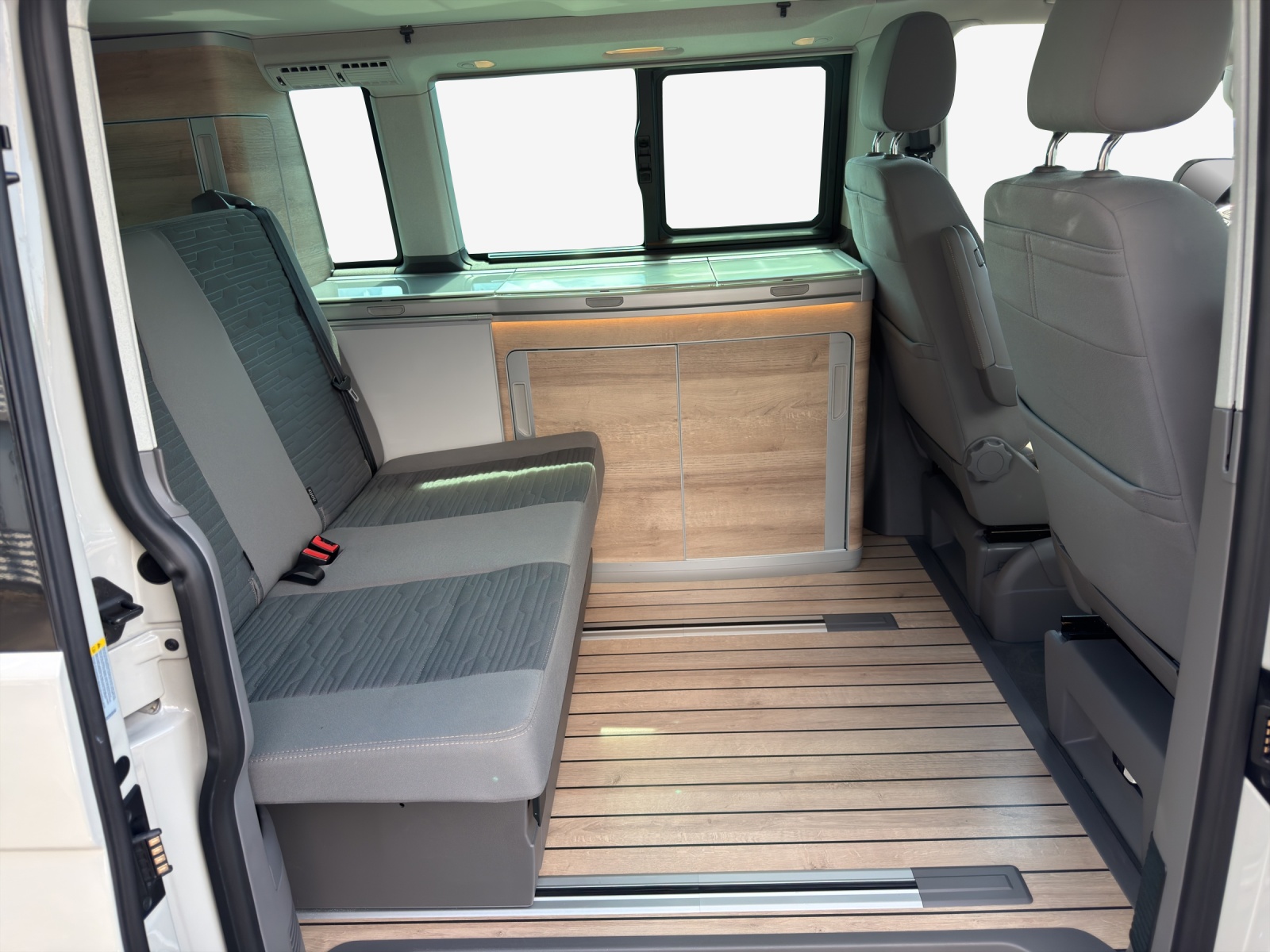 VW T6.1 California 2.0 TDI Ocean Liberty 4Motion DSG-image-11