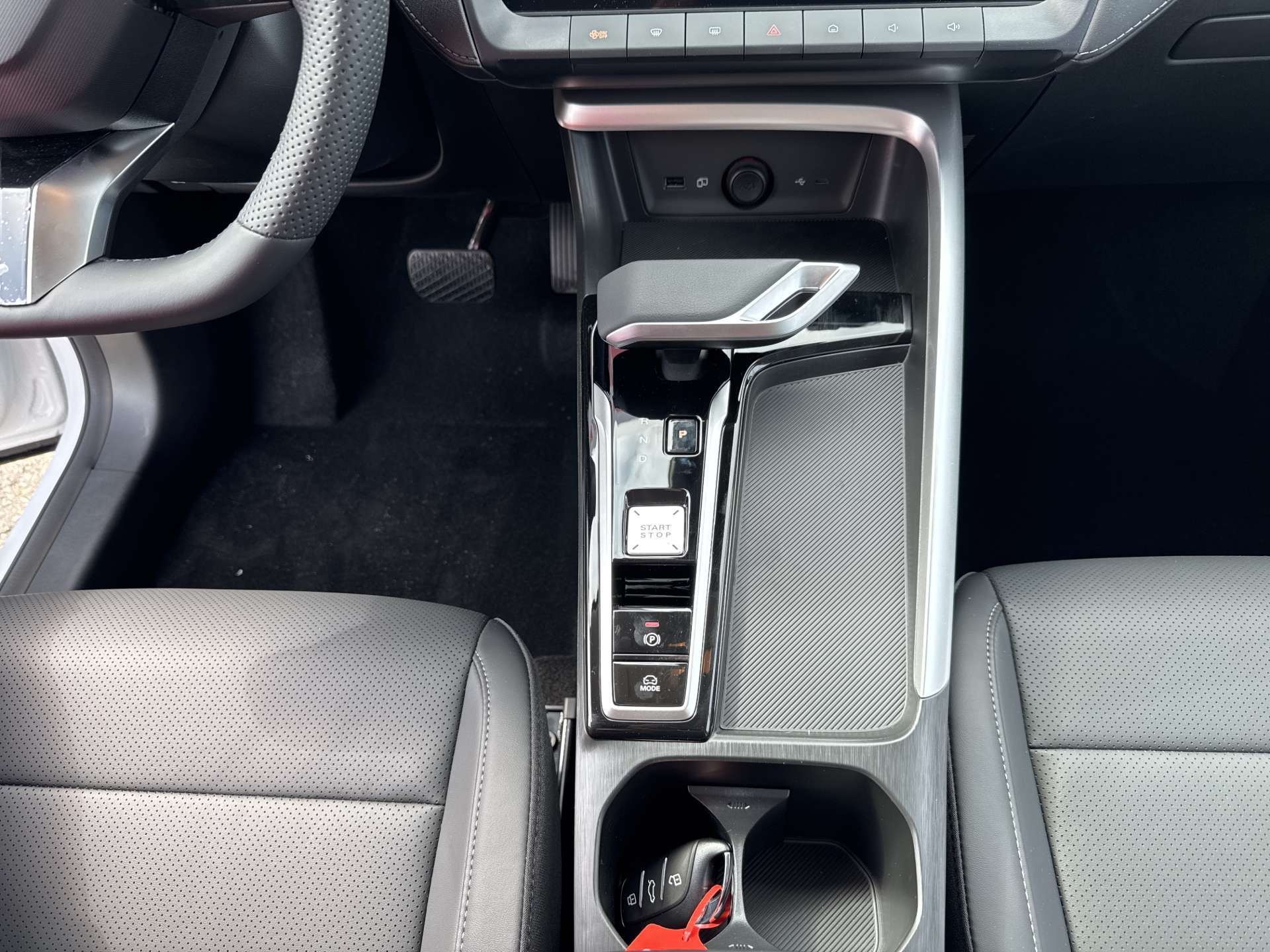 MG ZS 1.5 HEV Luxury Automat-image-11