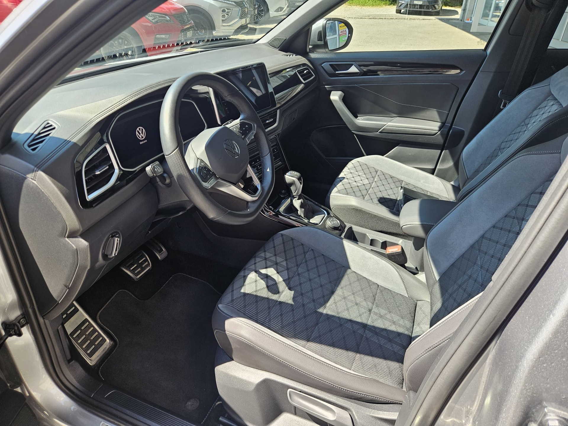 VW T-Roc 2.0 TSI R-Line DSG 4Motion-image-5