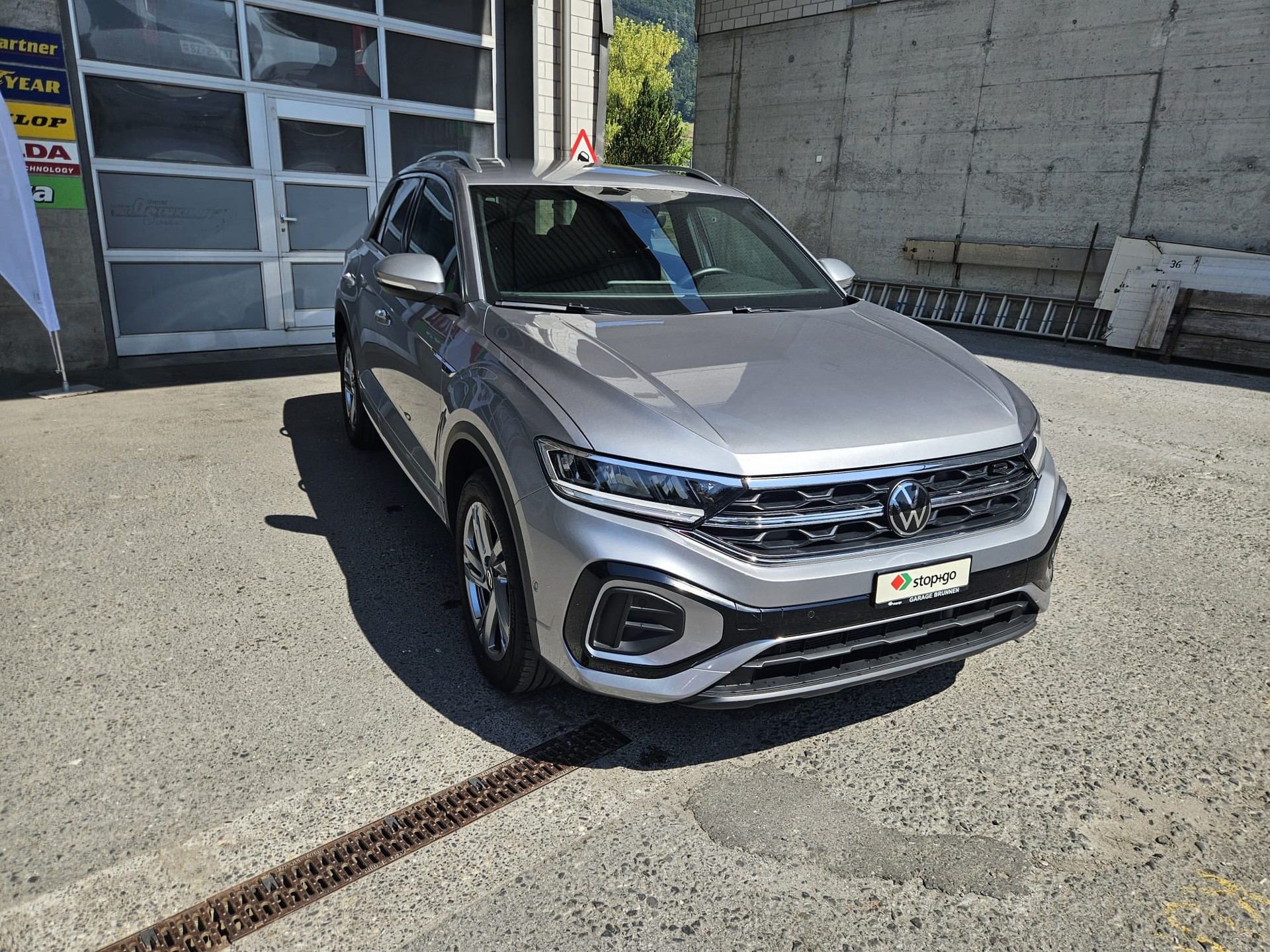 VW T-Roc 2.0 TSI R-Line DSG 4Motion-image-1